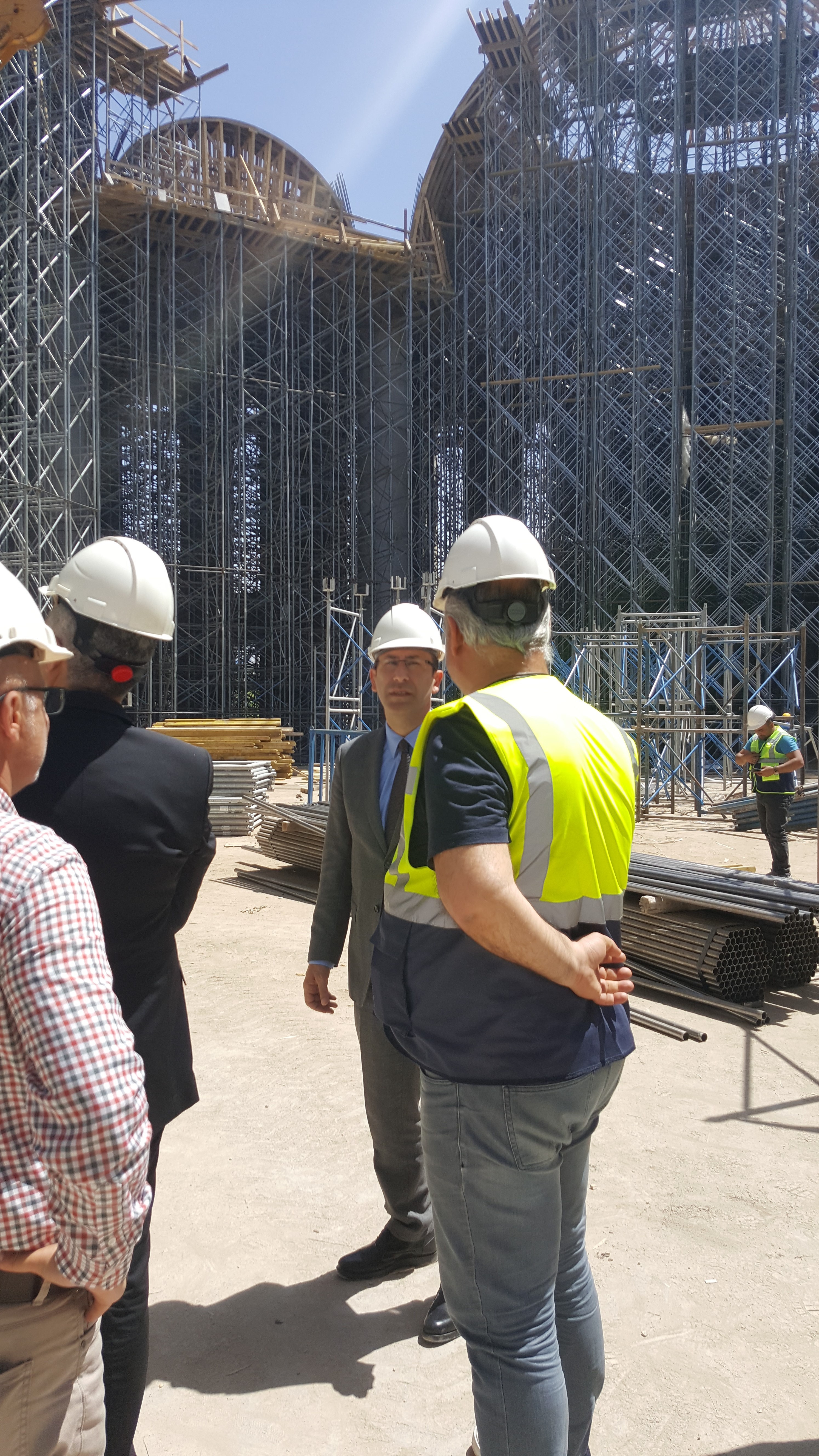 Ege Bölgesinin en büyük camisi olan Nevvar Salih İşgören Ulu Camii inşaatı, İl Müdürü Ömer ALBAYRAK ve ilgili kontrol teşkilatı tarafından denetlenmiştir.