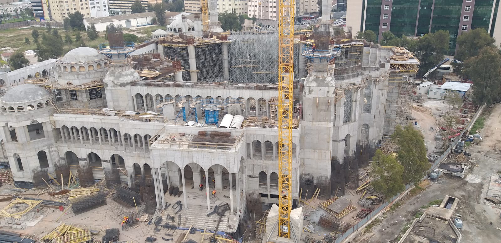 Ege Bölgesinin en büyük camisi olan Nevvar Salih İşgören Ulu Camii inşaatı, İl Müdürü Ömer ALBAYRAK ve ilgili kontrol teşkilatı tarafından denetlenmiştir.