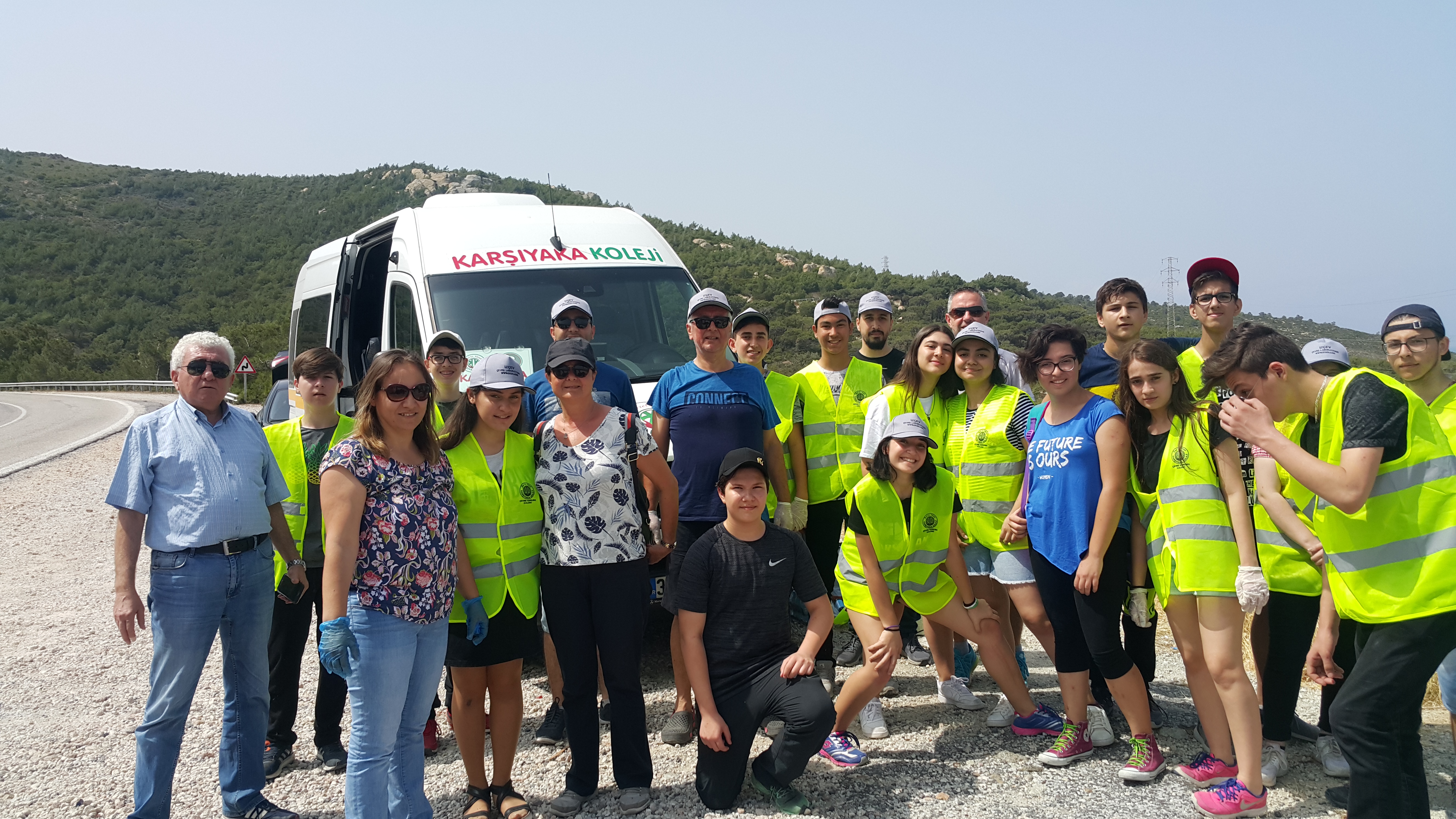 FOÇA ÇEVRE ŞUBE MÜDÜRÜLÜĞÜ, 21. YÜZYIL KARŞIYAKA KOLEJİ İLE ÇEVRE ETKİNLİĞİ GERÇEKLEŞTİRDİ.