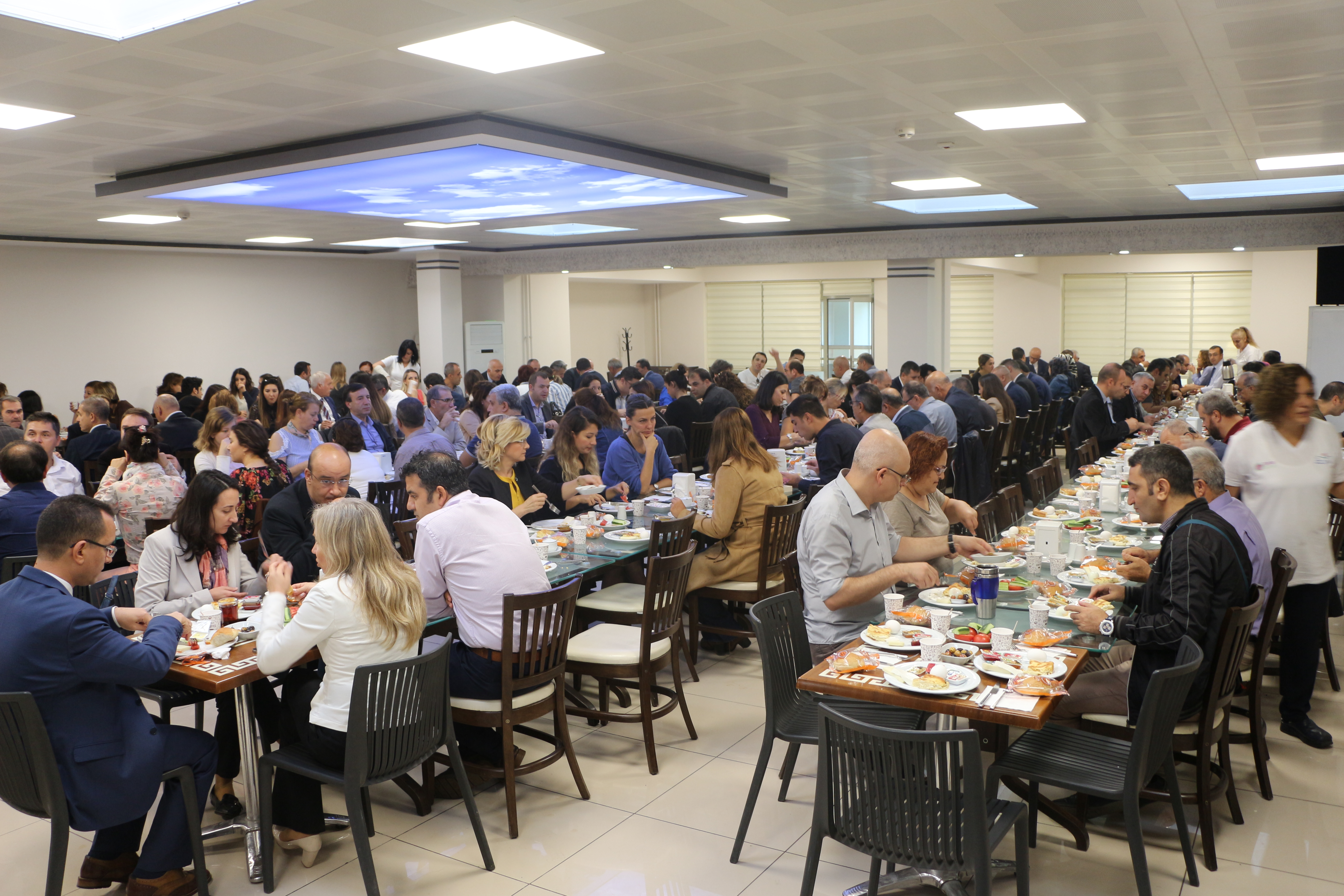 GELENEKSEL KAHVALTI BULUŞMASI EK HİZMET BİNAMIZDA GÖREVLİ PERSONELİMİZ İLE GERÇEKLEŞTİ.