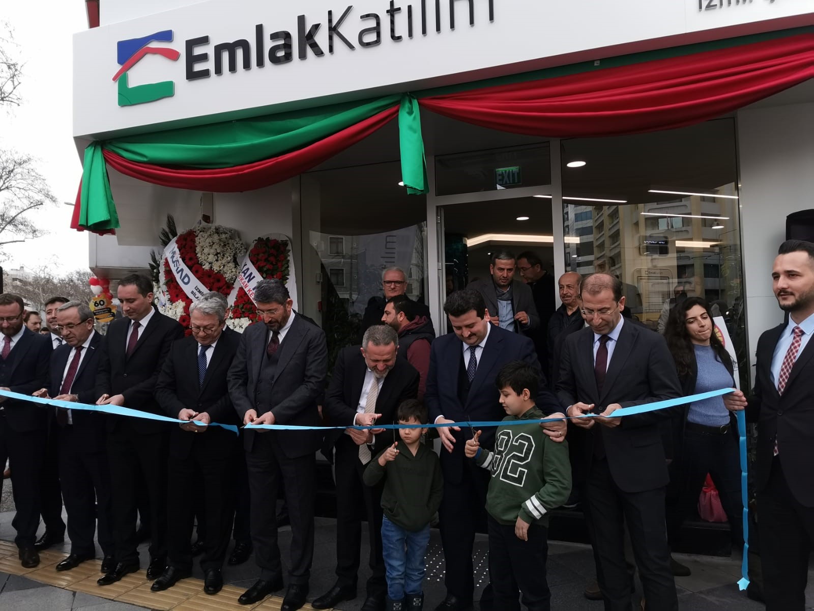 İl Müdürümüz Ömer ALBAYRAK Emlak Bank İzmir Şubesi açılışına katıldı.