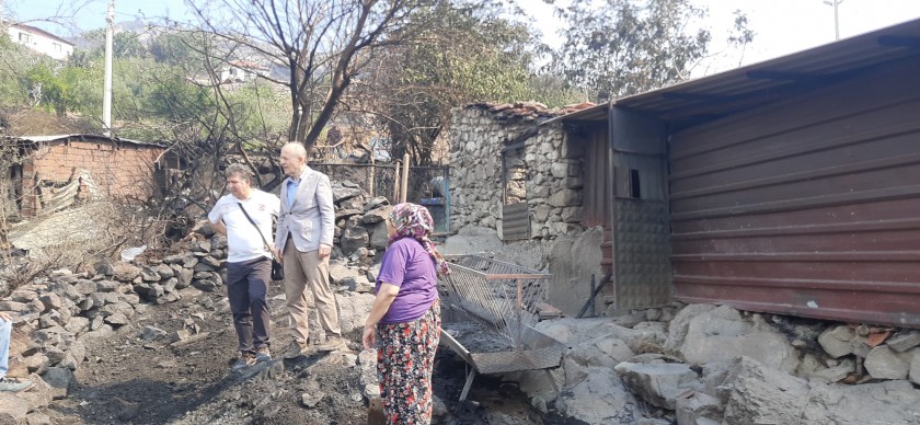 İlimizde meydana gelen yangın afetiyle ilgili Bakan Yardımcımız Sayın Hasan Suver sahada yapılan çalışmaları denetledi.