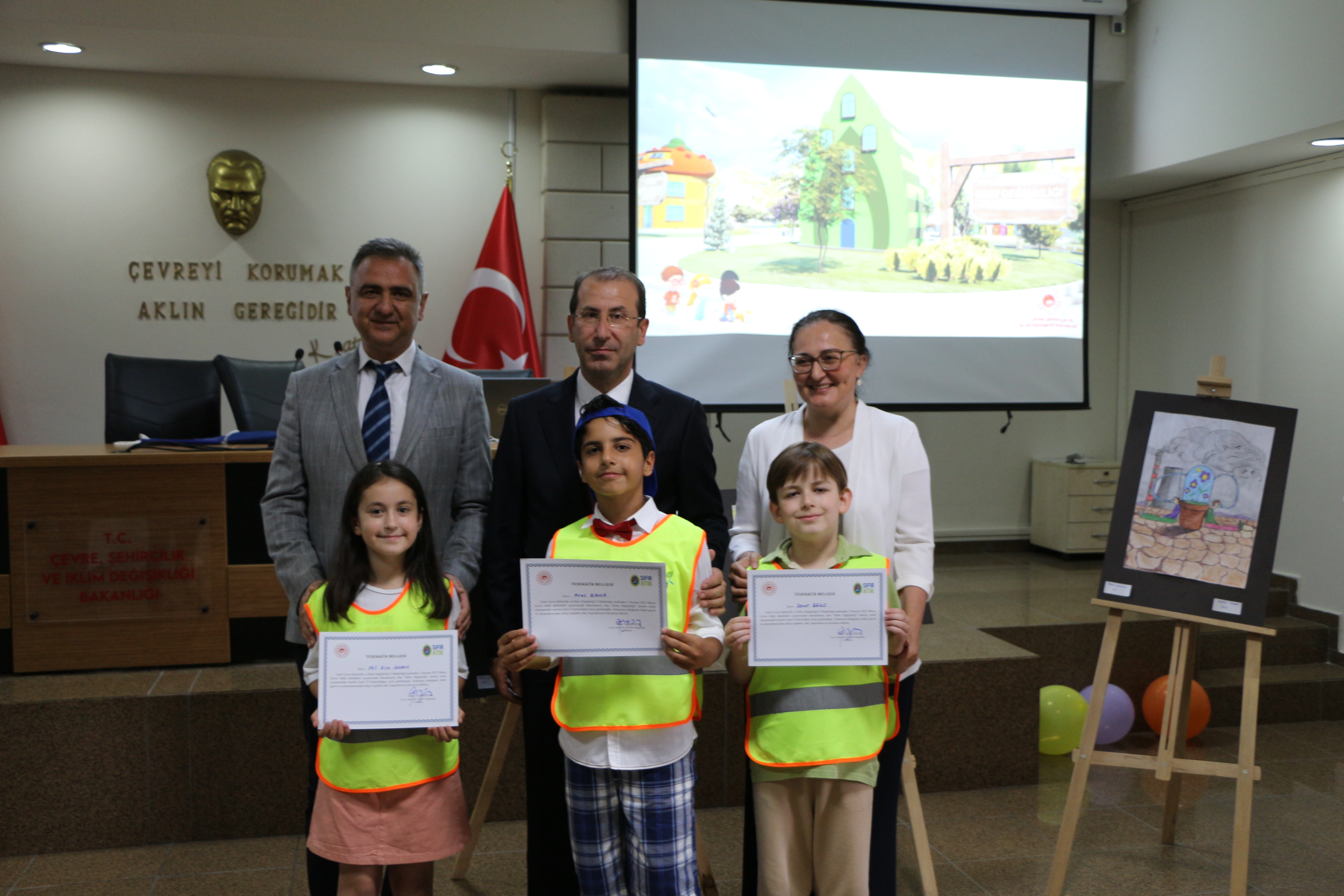 İlkokullar Arası Resim Yarışmasında Başarı Gösteren Öğrencilerimizin Ödül Töreni