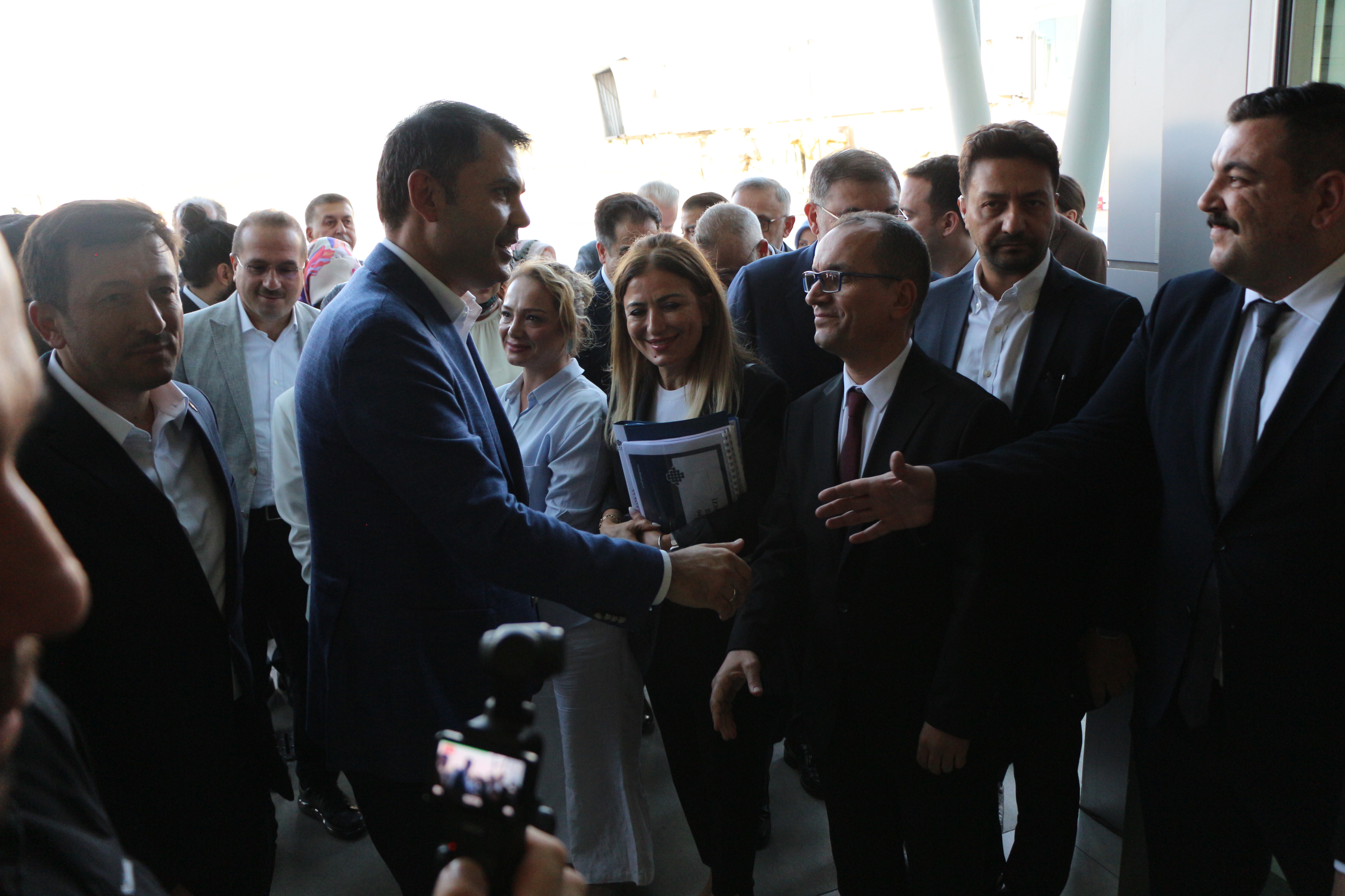 İzmir Körfezi'nde yaşanan kirlilik ve balık ölümleri sonrası Çevre, Şehircilik ve İklim Değişikliği Bakanımız Murat Kurum İzmir'e geldi.