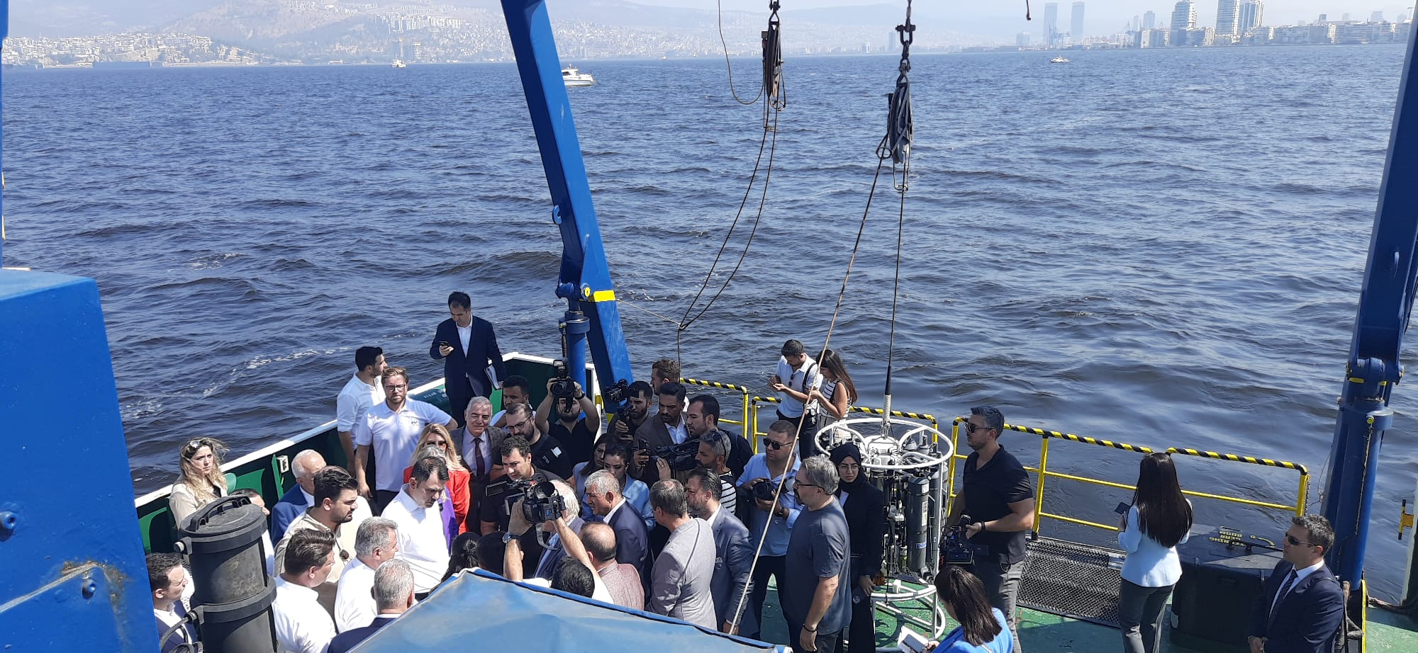 İzmir Körfezi'nde yaşanan kirlilik ve balık ölümleri sonrası Çevre, Şehircilik ve İklim Değişikliği Bakanımız Murat Kurum İzmir'e geldi.