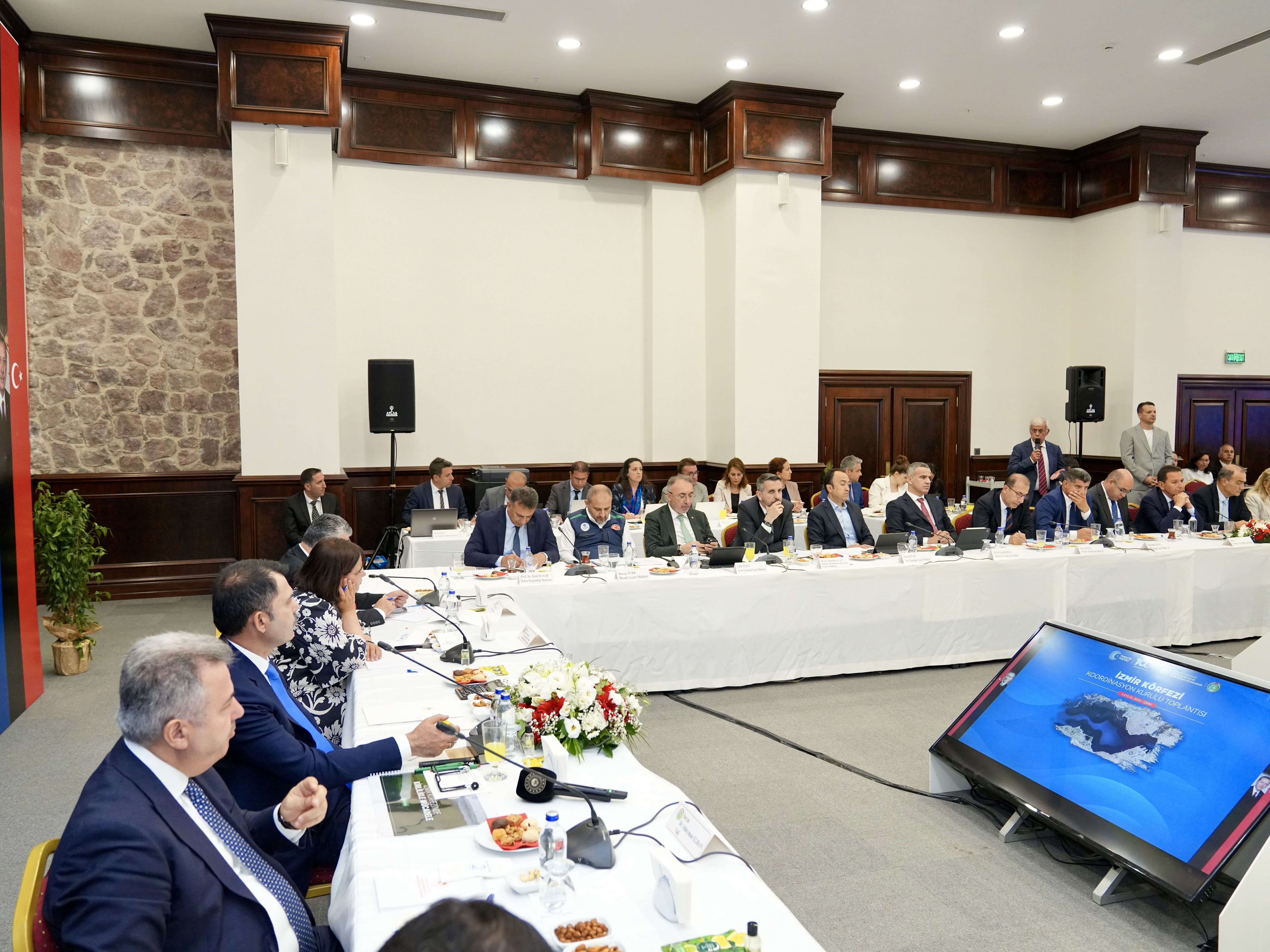 İzmir Körfezi'nde yaşanan kirlilik ve balık ölümleri sonrası Çevre, Şehircilik ve İklim Değişikliği Bakanımız Murat Kurum İzmir'e geldi.