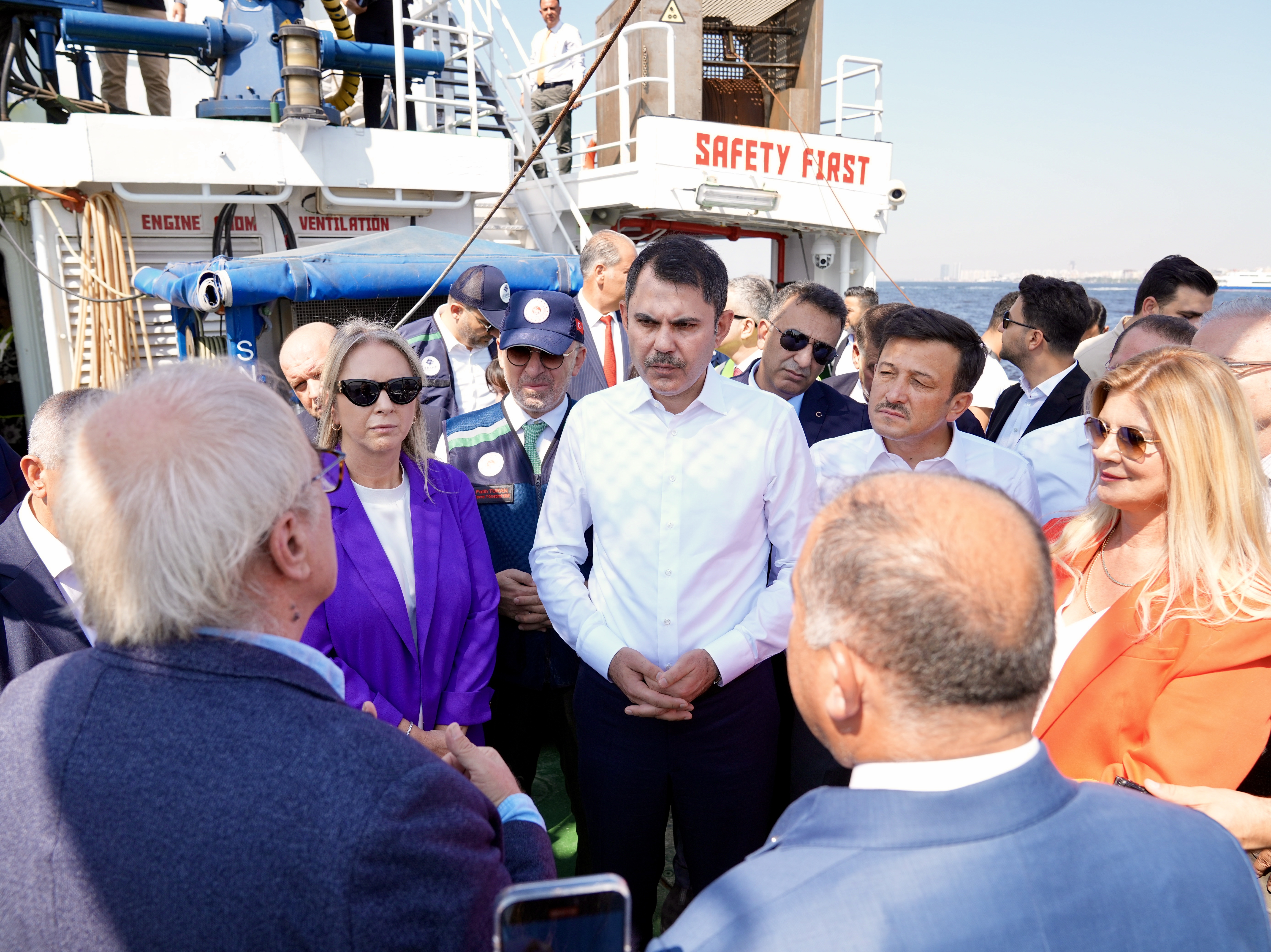 İzmir Körfezi'nde yaşanan kirlilik ve balık ölümleri sonrası Çevre, Şehircilik ve İklim Değişikliği Bakanımız Murat Kurum İzmir'e geldi.