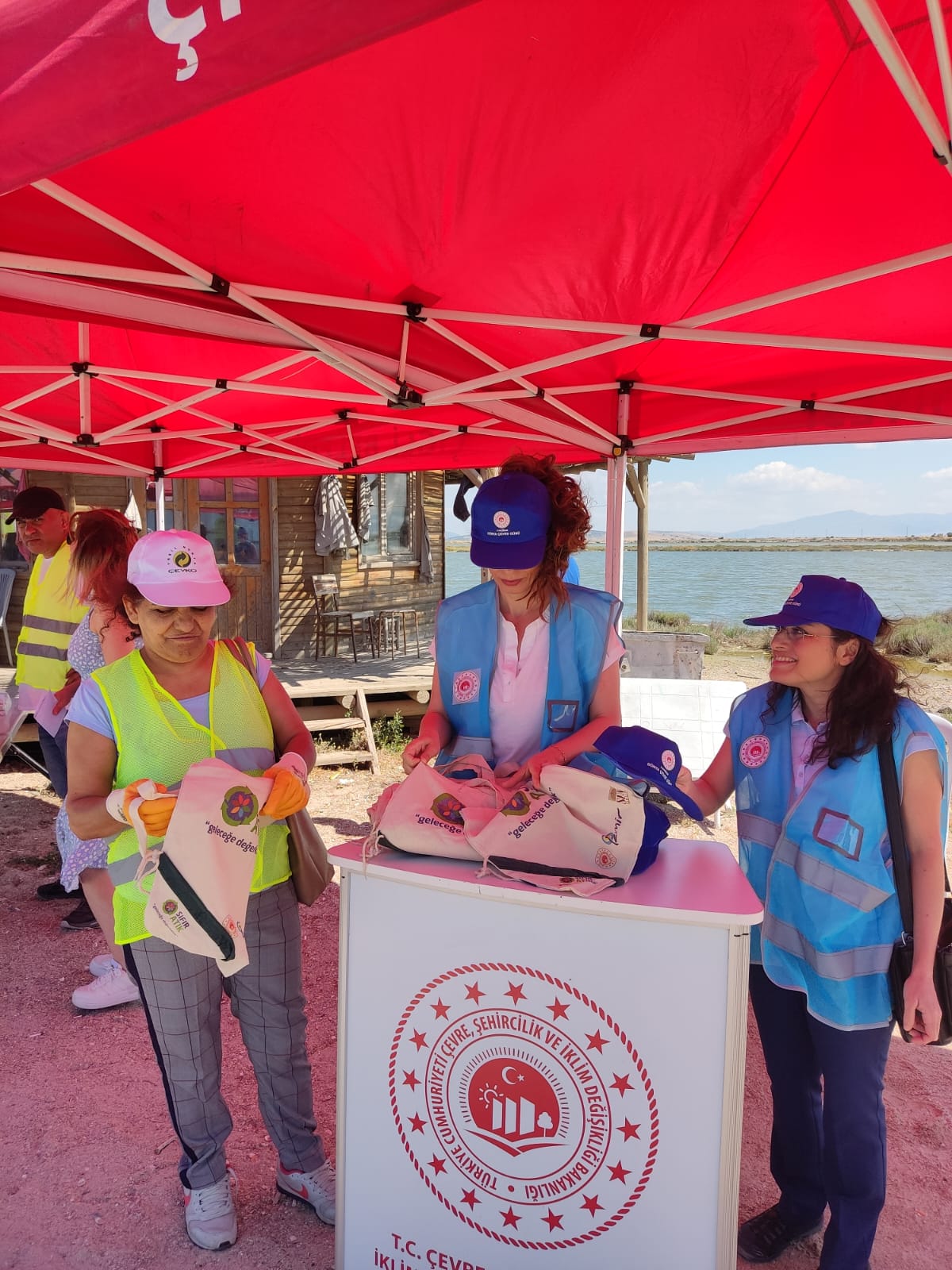 İzmir Kuş Cenneti Homa Dalyanı'nda Deniz, Kıyı Temizliği Etkinliği