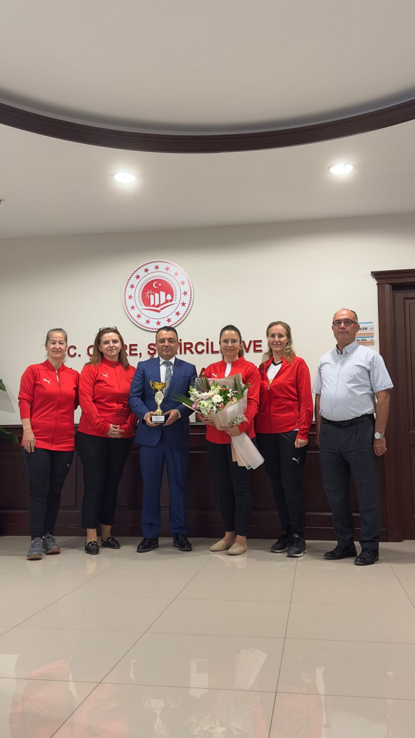 Kadın Voleybol Takımımızı Kutlarız