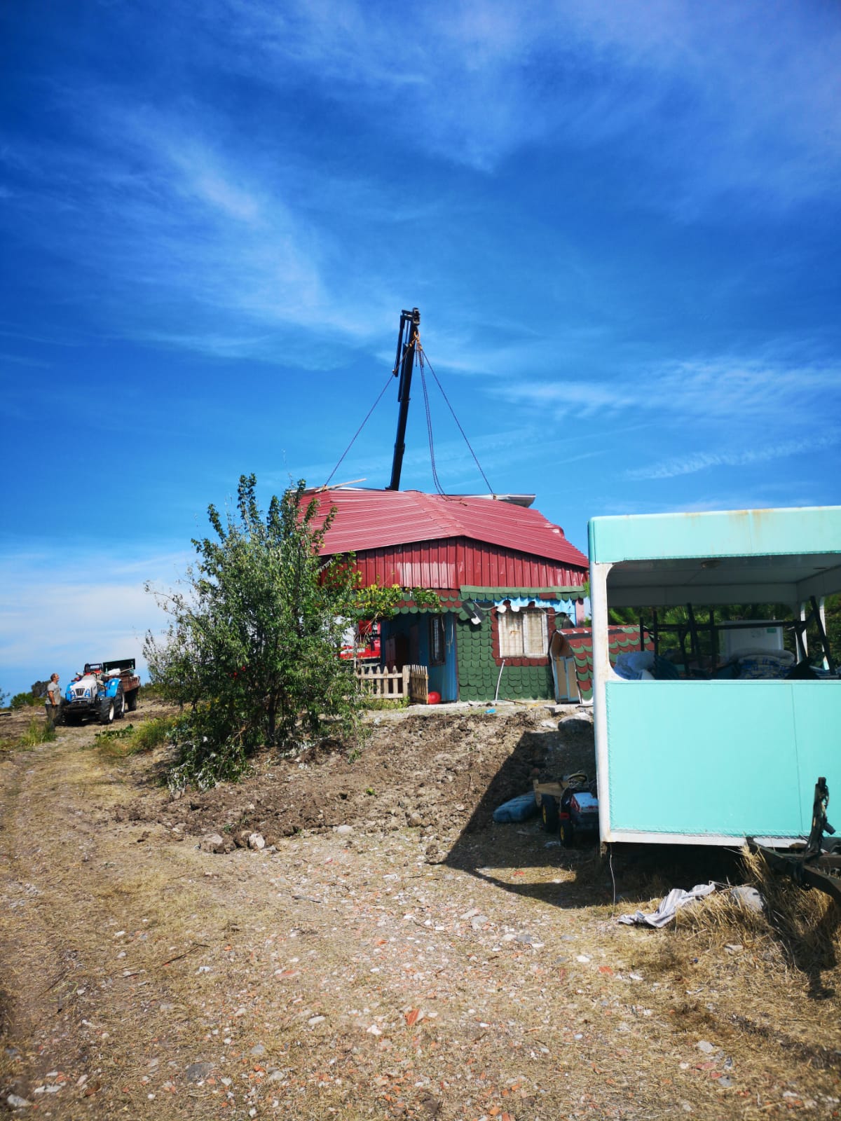 URLA ÖZBEK MAHALLESİNDEKİ HAZİNE ARAZİLERİNDE TAHLİYE..