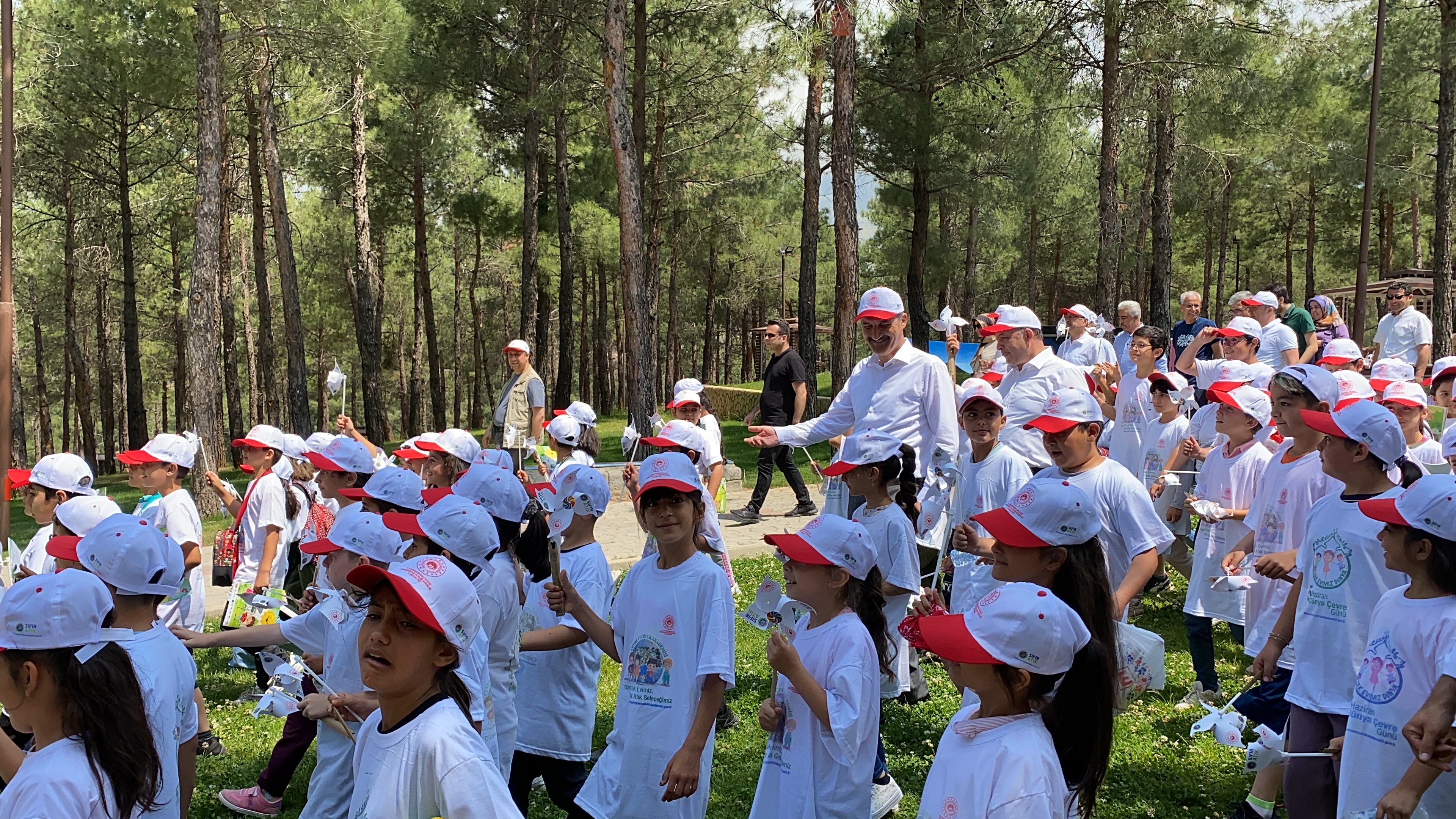 ‘’Türkiye Çevre Haftası” kapsamında ‘’Doğa Yürüyüşü Ve Çevre Temizliği’’ etkinliği düzenlendi.