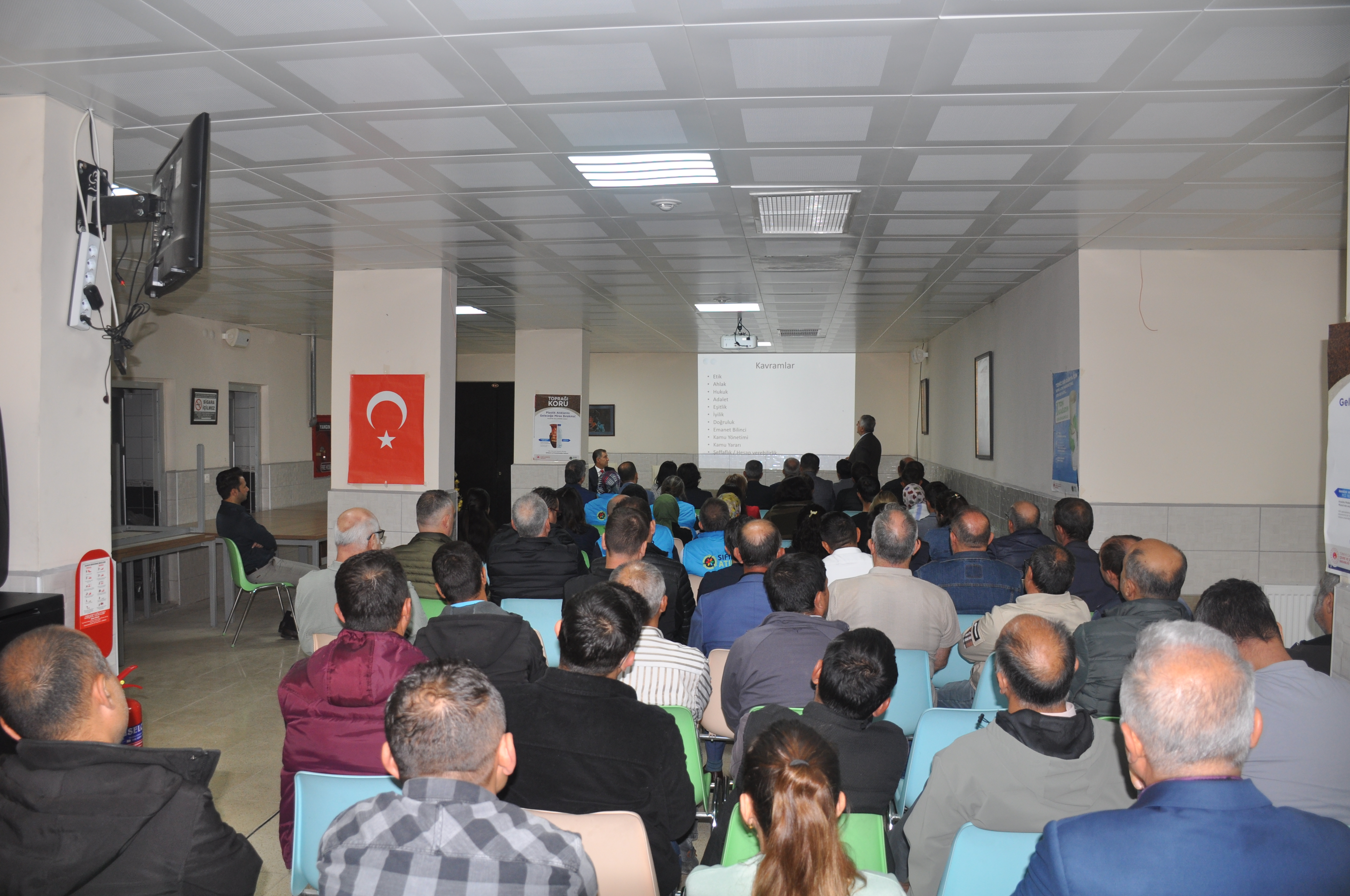 Bakanlığımız İç Denetçisi Sn. Ahmet SANDAL İl Müdürlüğümüz Personeline seminer verdi