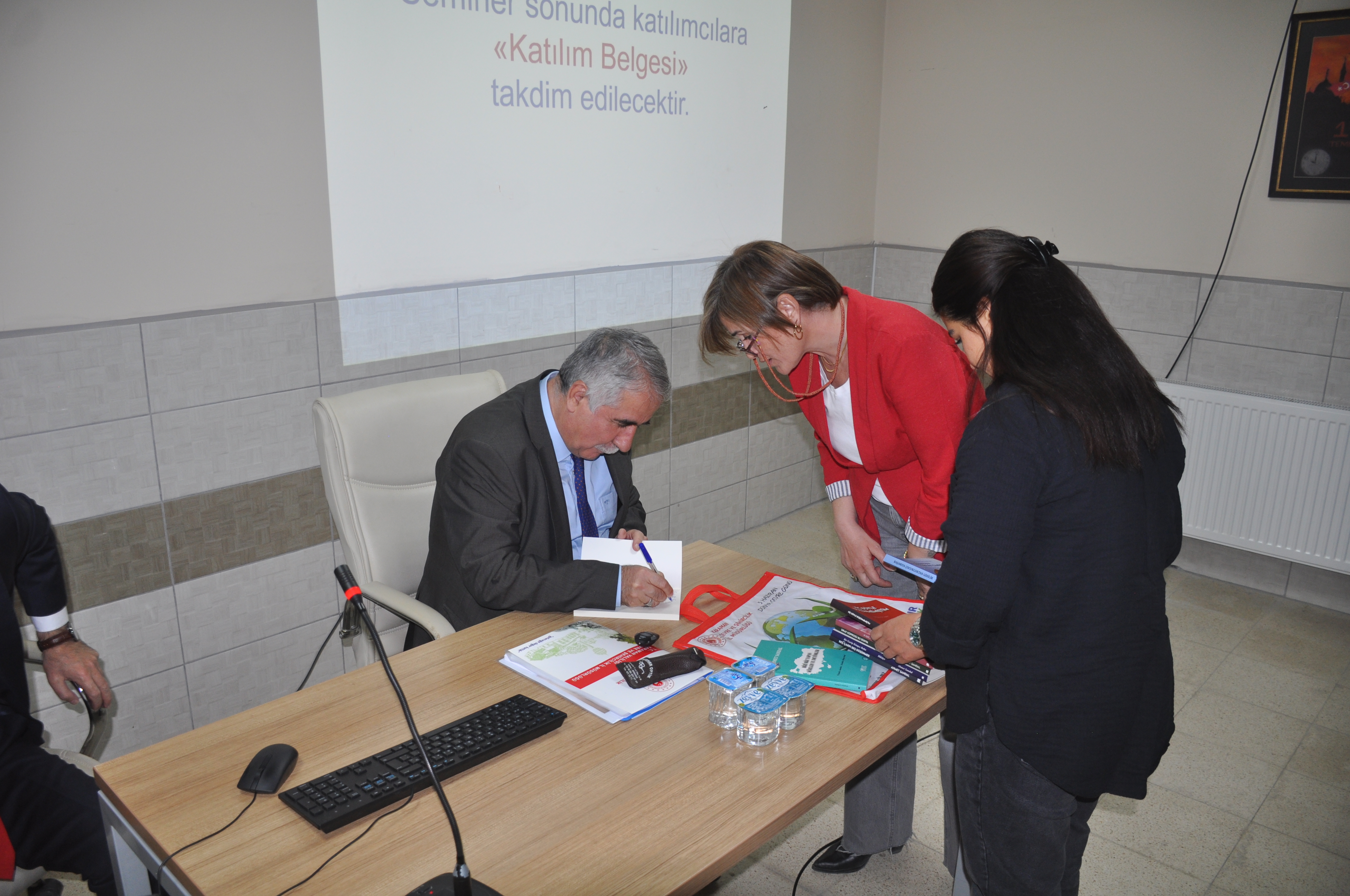 Bakanlığımız İç Denetçisi Sn. Ahmet SANDAL İl Müdürlüğümüz Personeline seminer verdi