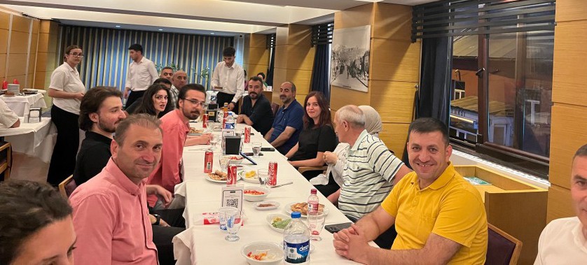Manisa Çevre , Şehircilik ve İklim Değişikliği İl Müdürlüğüne  Tayin giden  Çevre Mühendisi Abdullah ÖZKAYA için veda yemeği düzenlendi.