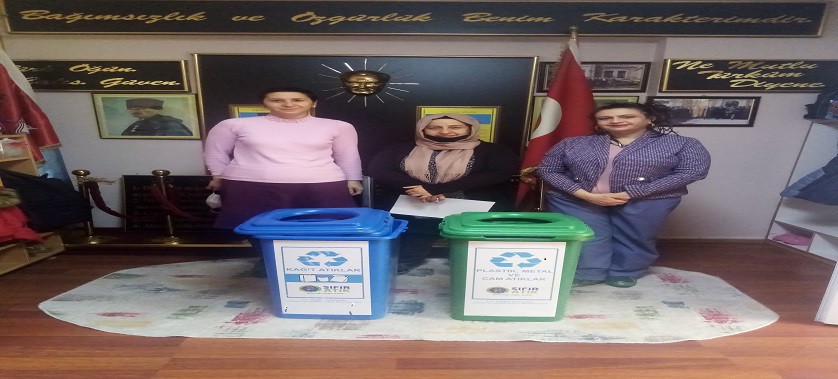 06.01.2020 tarihinde 80.Yıl Cumhuriyet Anaokulunda  Sıfır Atık kapsamında eğitim düzenlenmiş ve sıfır atık bilincini kazandırmak için Atık Geri Dönüşüm Kutuları verilmiştir