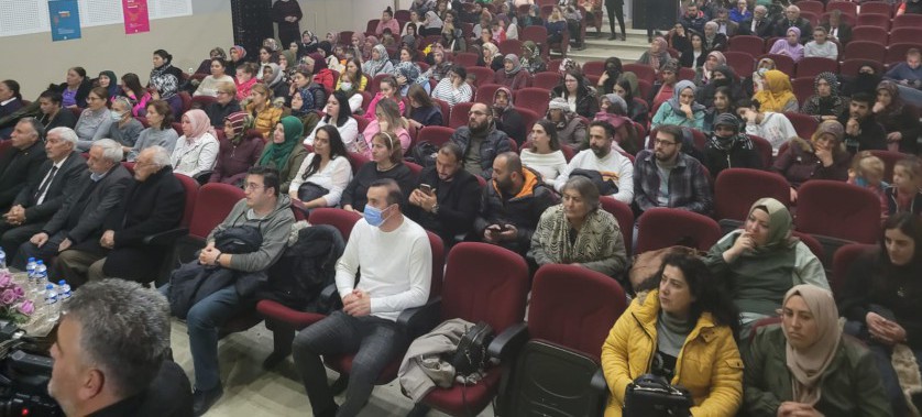 11/11/2022 Tarihinde Halk Eğitim Merkezi Gösteri Gösteri Salonunda  Kamer Vakfı  ile kadınlar için iklim değişikliği  ve sıfır atık  konusunda  Bilgilendirme yapılmıştır.