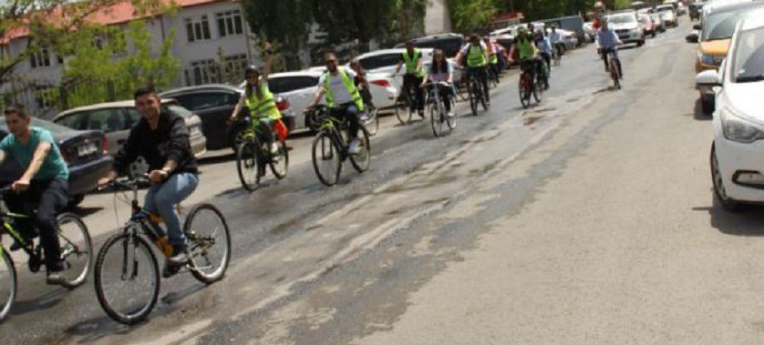4 Haziran Çevre Haftası Etkinliğimiz 1-7 Haziran Çevre Haftası programı kapsamında bisiklet turu düzenlenmiştir.
