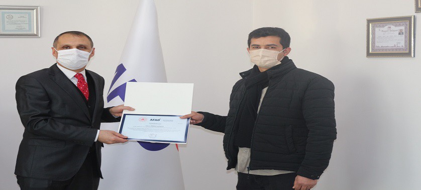 İl Afet  ve Acil Durum İl Müdürlüğü'nde Rize ilinde meydana gelen sel ve su baskını nedeniyle hasar tespit çalışmalarına katılan  personellerimize  Teşekkür Belgesi verildi