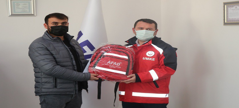 İl Afet  ve Acil Durum İl Müdürlüğü'nde Rize ilinde meydana gelen sel ve su baskını nedeniyle hasar tespit çalışmalarına katılan  personellerimize  Teşekkür Belgesi verildi