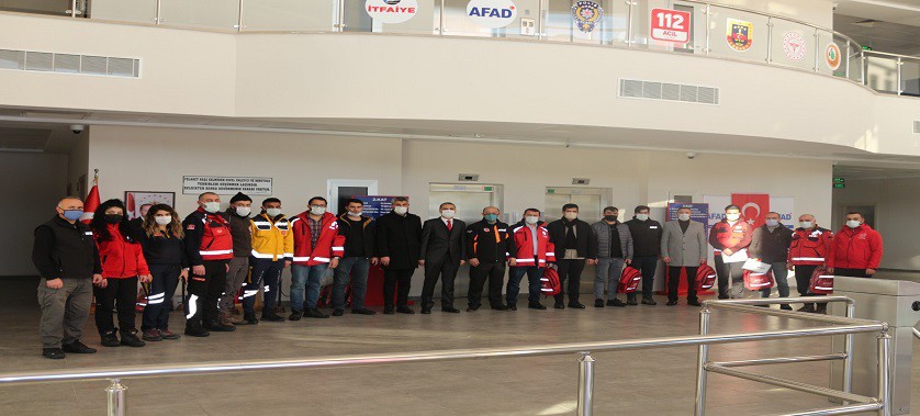 İl Afet  ve Acil Durum İl Müdürlüğü'nde Rize ilinde meydana gelen sel ve su baskını nedeniyle hasar tespit çalışmalarına katılan  personellerimize  Teşekkür Belgesi verildi