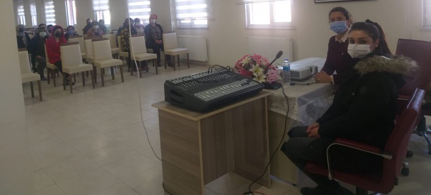 İl Müdürlüğümüz personelleri Çevre Mühendisi Erengül YILMAZ ve Çevre Mühendisi Berfin GENÇ tarafından; Murat Çobanoğlu Kız Öğrenci Yurdunda 03 Aralık 2021 tarihinde Sıfır Atık Projesi hakkında bir eğitim düzenlenmiştir.