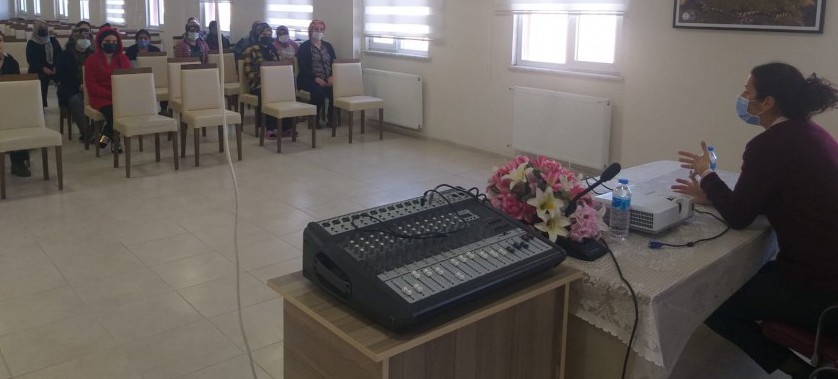 İl Müdürlüğümüz personelleri Çevre Mühendisi Erengül YILMAZ ve Çevre Mühendisi Berfin GENÇ tarafından; Murat Çobanoğlu Kız Öğrenci Yurdunda 03 Aralık 2021 tarihinde Sıfır Atık Projesi hakkında bir eğitim düzenlenmiştir.