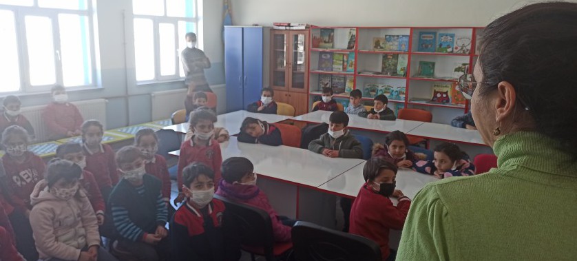 İl Müdürlüğümüz ve TAP Derneği ile birlikte yapılan okullarda atık pil toplama yarışmasında, ödül hak eden Aydın TANRIVERDİ İlkokulu ziyaret edilerek, okul öğrencilerine sıfır atık eğitimi verilmiş