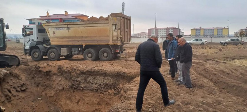 İl Müdürlüğümüzün yeni hizmet binası inşaatının yer teslimi  03.04.2023 tarihinde yapılmış olup hafriyat çalışmalarına başlanmıştır.