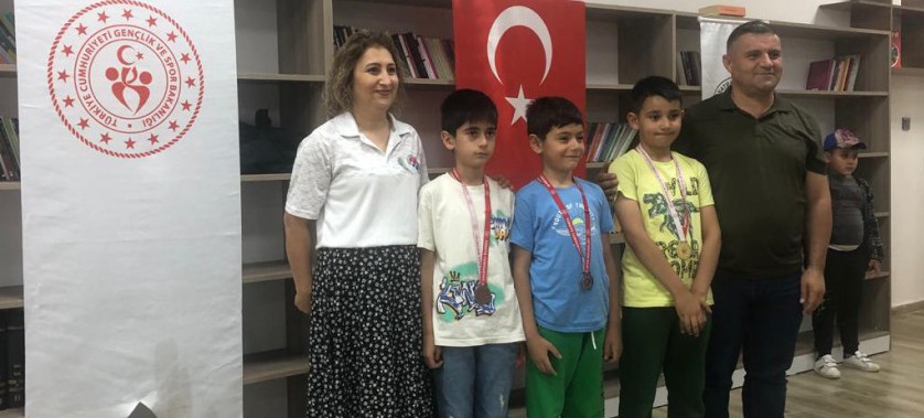Türkiye Satranç Federasyonu Kars İl Temsilcisi Prof.  Dr. Emine Atakişi tarafından 