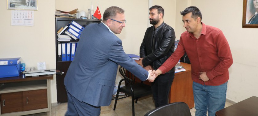 Valimiz Sayın Ziya Polat, İl Müdürlüğümüzü ziyaret etti.   İl Müdürümüz Rahmi Toktaş'tan Müdürlüğümüzün çalışmaları ile ilgili kapsamlı brifing alan Sayın Valimiz, bağlı birimlerde incelemelerde bulunarak, görevli personele çalışmalarında başarılar diledi