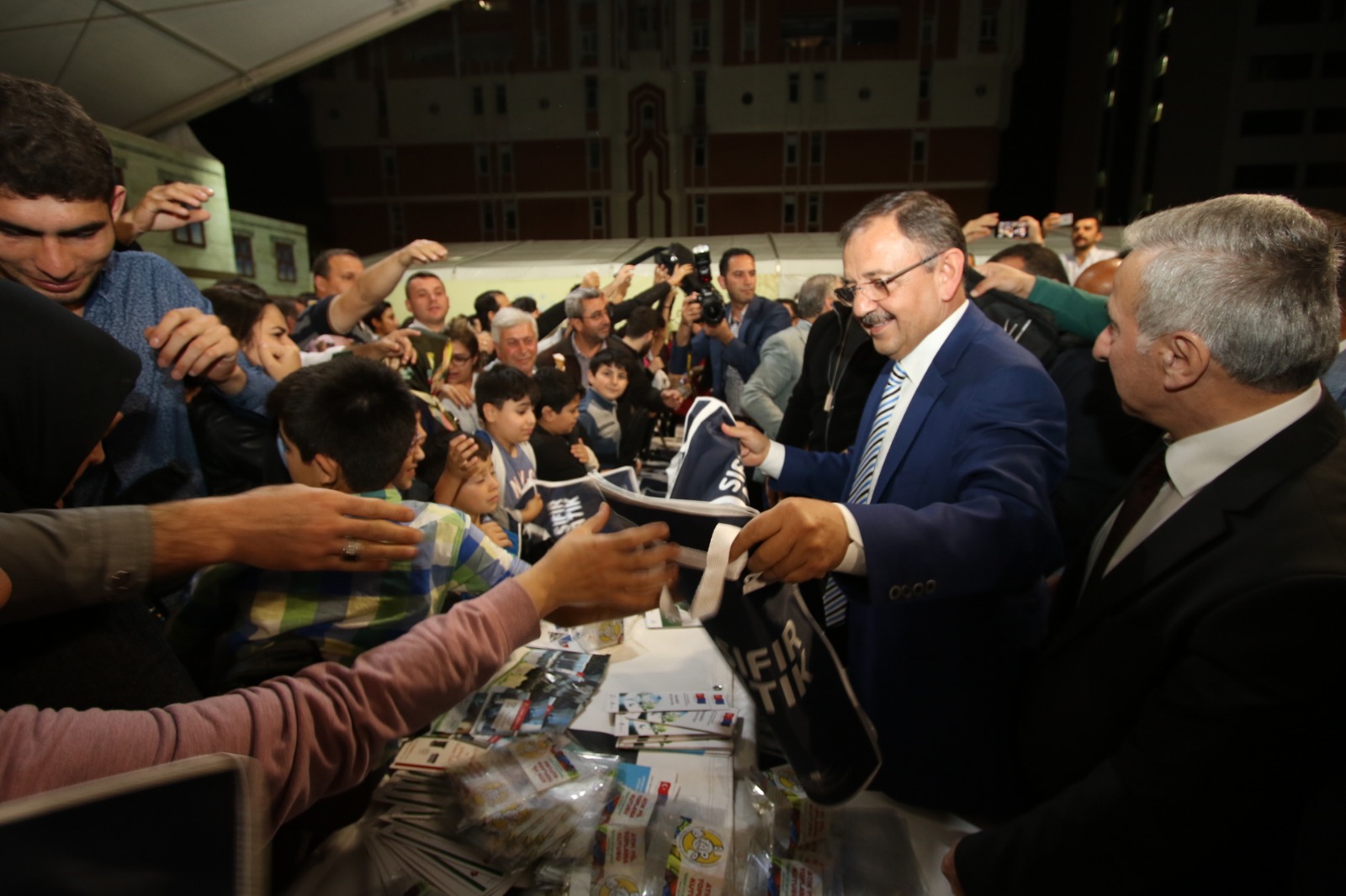 ÇEVRE STANDIMIZA BAKANIMIZDAN ZİYARET