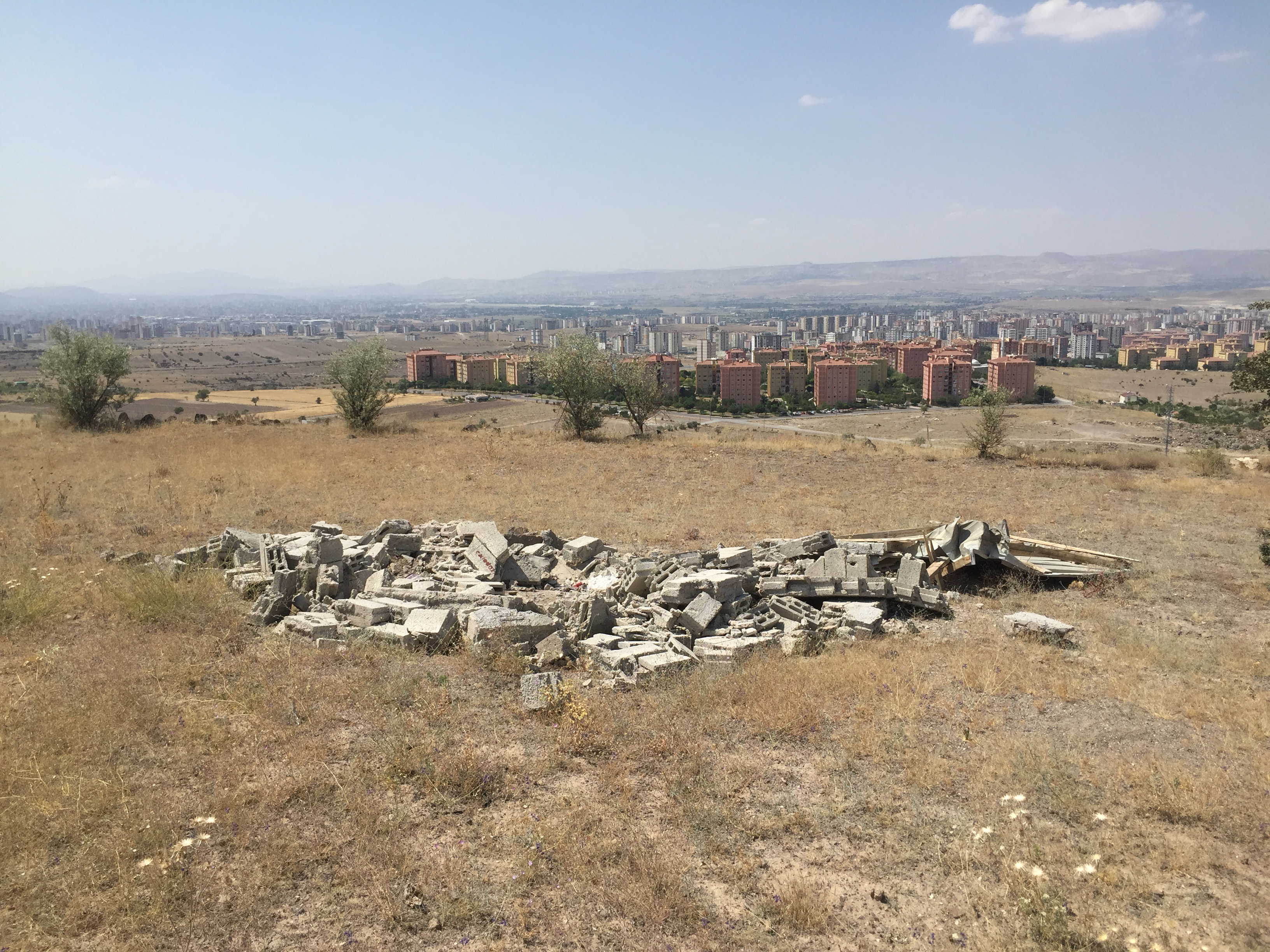 HAZİNE TAŞINMAZLARINDAKİ USÜLSÜZ YAPILAR YIKILIYOR