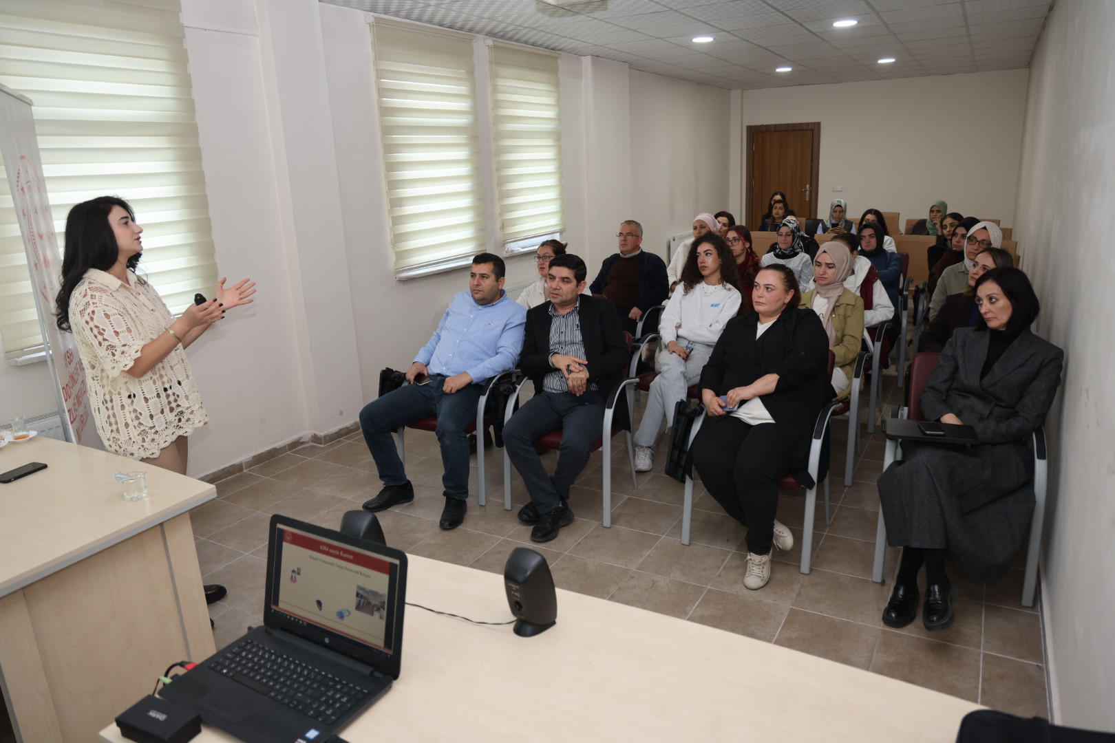 KADINA YÖNELİK ŞİDDET SEMİNERİ DÜZENLENDİ