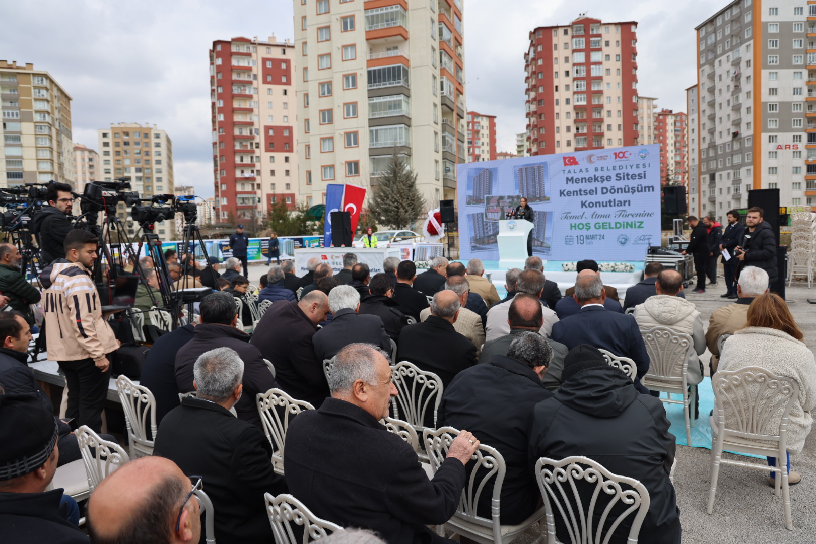 MENEKŞE SİTESİ KENTSEL DÖNÜŞÜM KONUTLARININ TEMELİ ATILDI