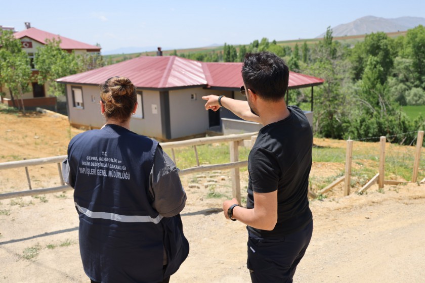 DEPREMİN AÇTIĞI YARALAR YERİNDE DÖNÜŞÜM İLE HIZLA SARILIYOR