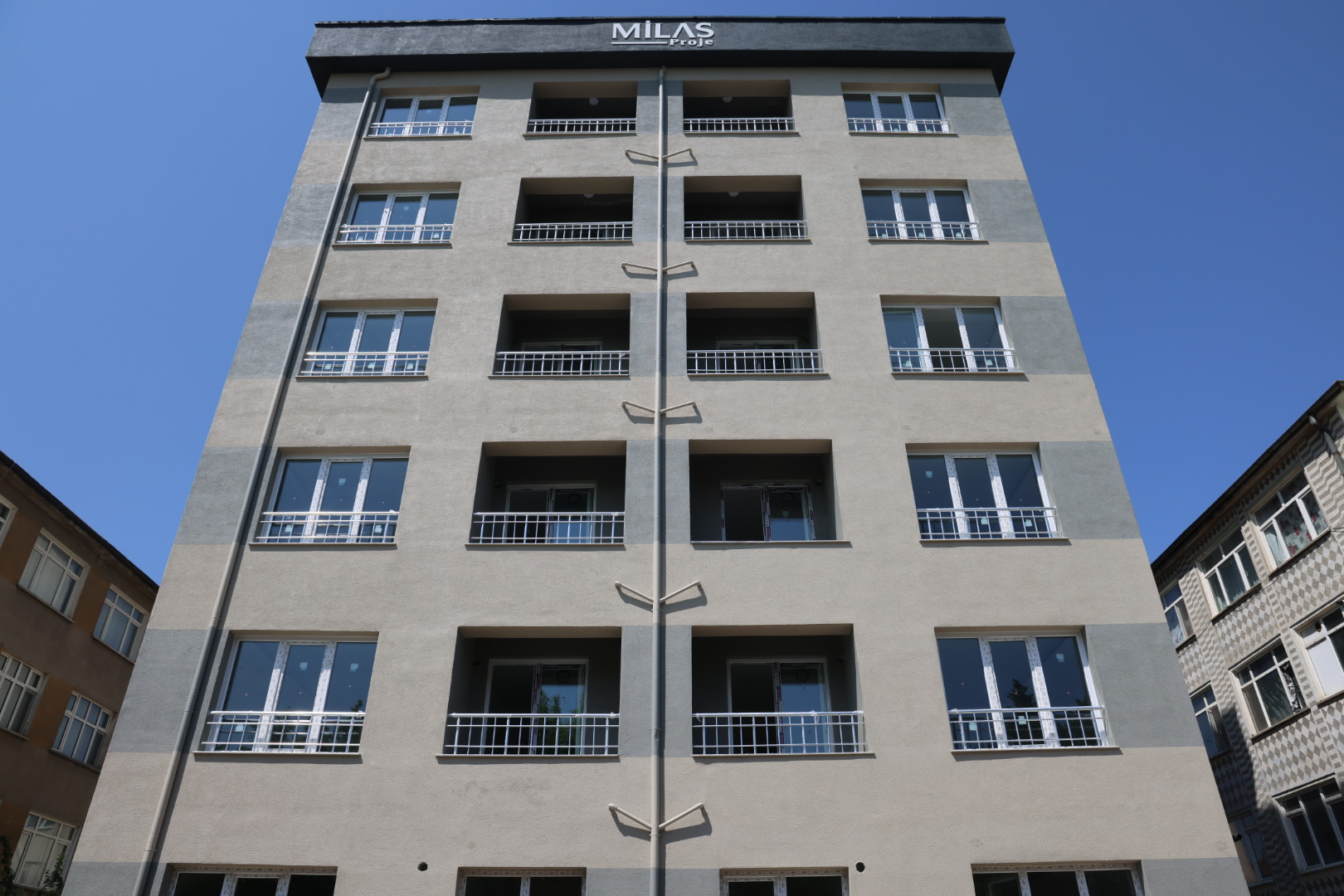 YERİNDE DÖNÜŞÜM İLE DEPREMİN AÇTIĞI YARALAR HIZLA SARILIYOR