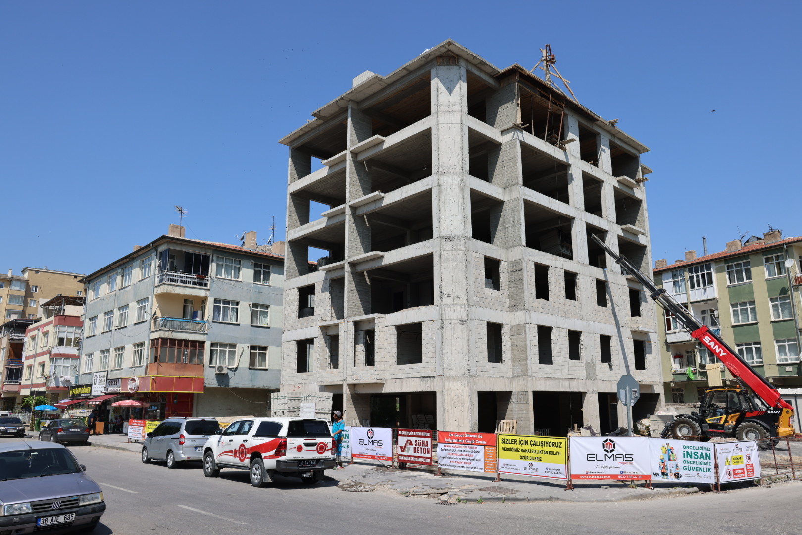YERİNDE DÖNÜŞÜM İLE DEPREMİN AÇTIĞI YARALAR HIZLA SARILIYOR