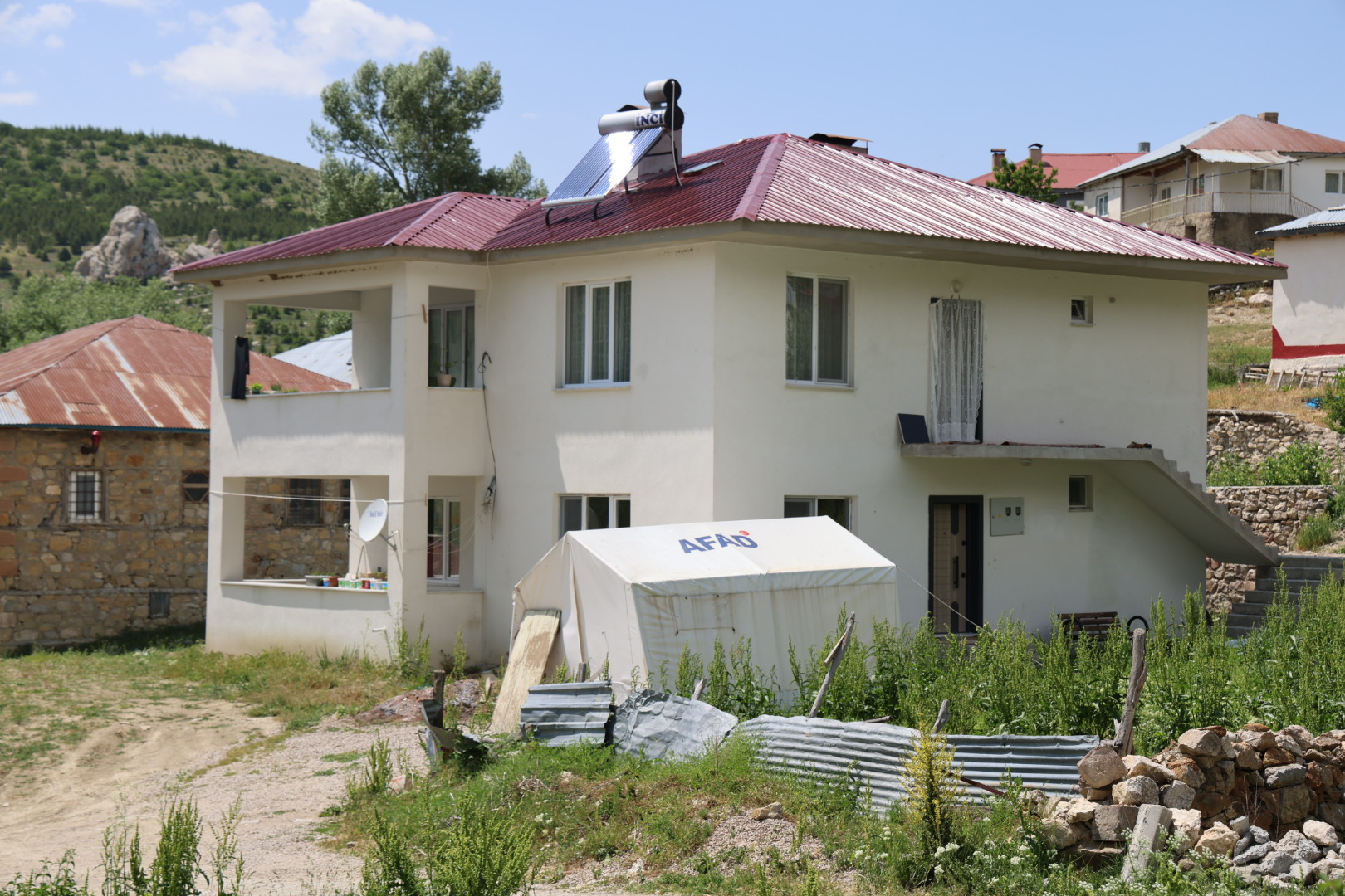 YERİNDE DÖNÜŞÜM İLE DEPREMİN AÇTIĞI YARALAR HIZLA SARILIYOR