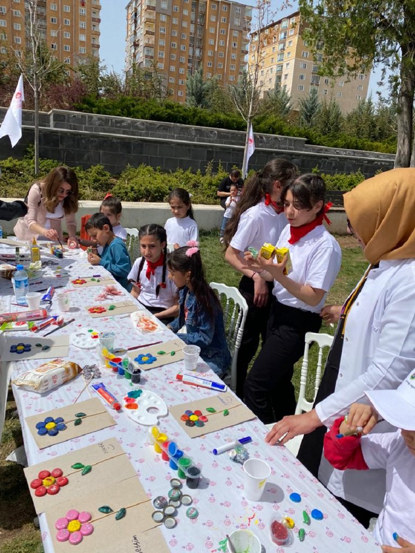 23 Nisan Ulusal Egemenlik ve Çocuk Bayramı Çevre ve Çocuk Şenliği Yoğun Katılımla Gerçekleştirildi