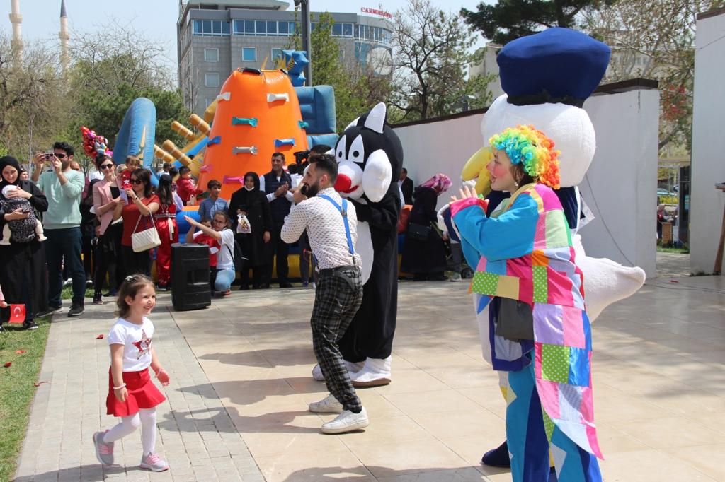 23 Nisan Ulusal Egemenlik ve Çocuk Bayramı Çevre ve Çocuk Şenliği Yoğun Katılımla Gerçekleştirildi