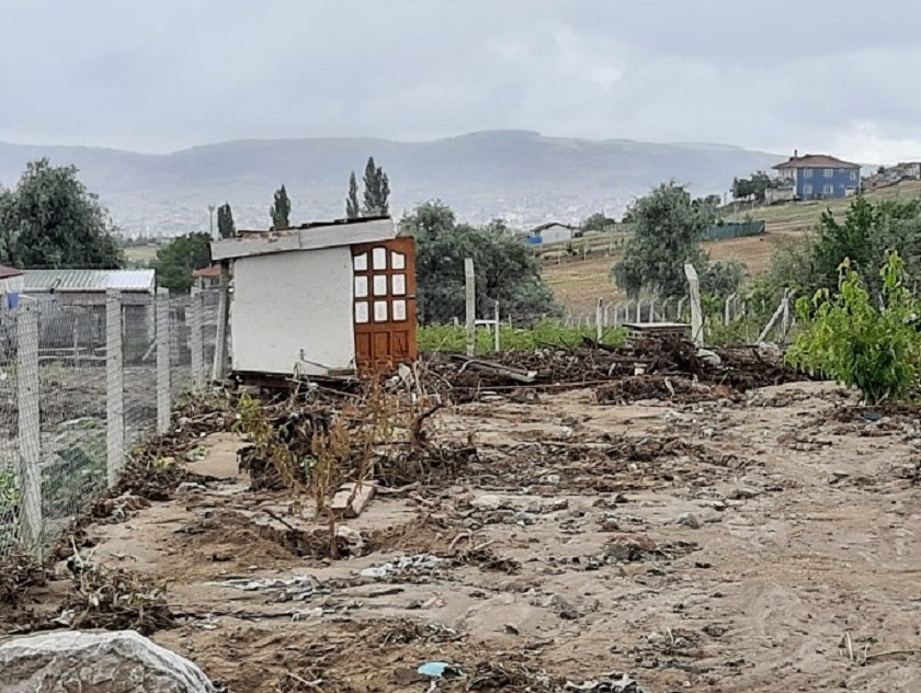 Su taşkını sonucu İlimiz Merkezi, Hacılar ve  Bahşılı ilçelerinde  hasar tespit çalışması yapılmıştır.