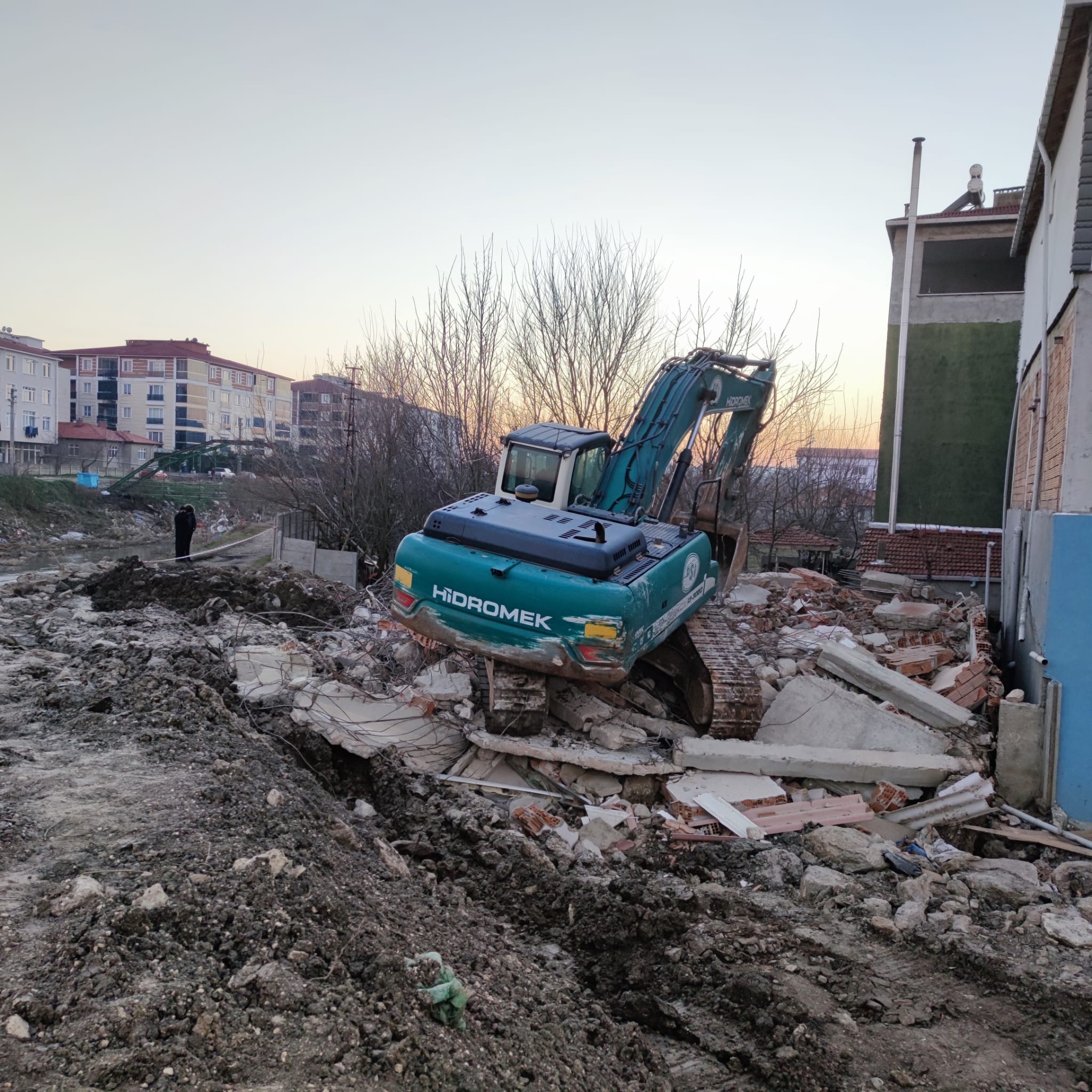 29.12.2021 tarihinde İlimizde meydana gelen sel felaketinden etkilenen konut binası yıkılmıştır.