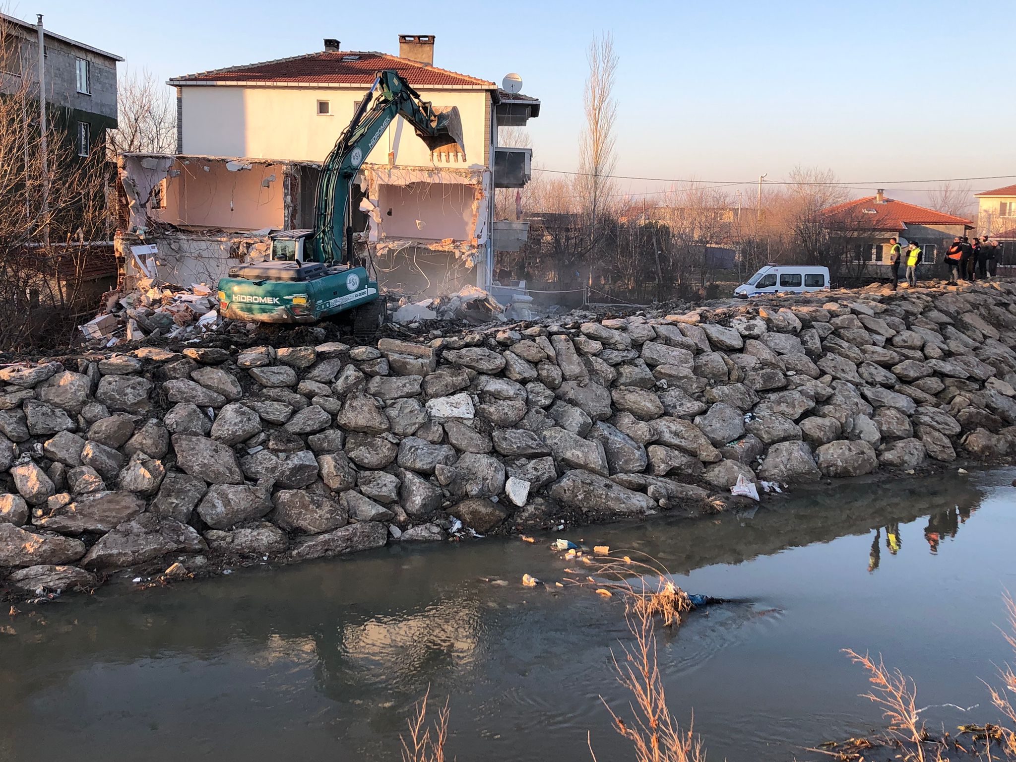 29.12.2021 tarihinde İlimizde meydana gelen sel felaketinden etkilenen konut binası yıkılmıştır.