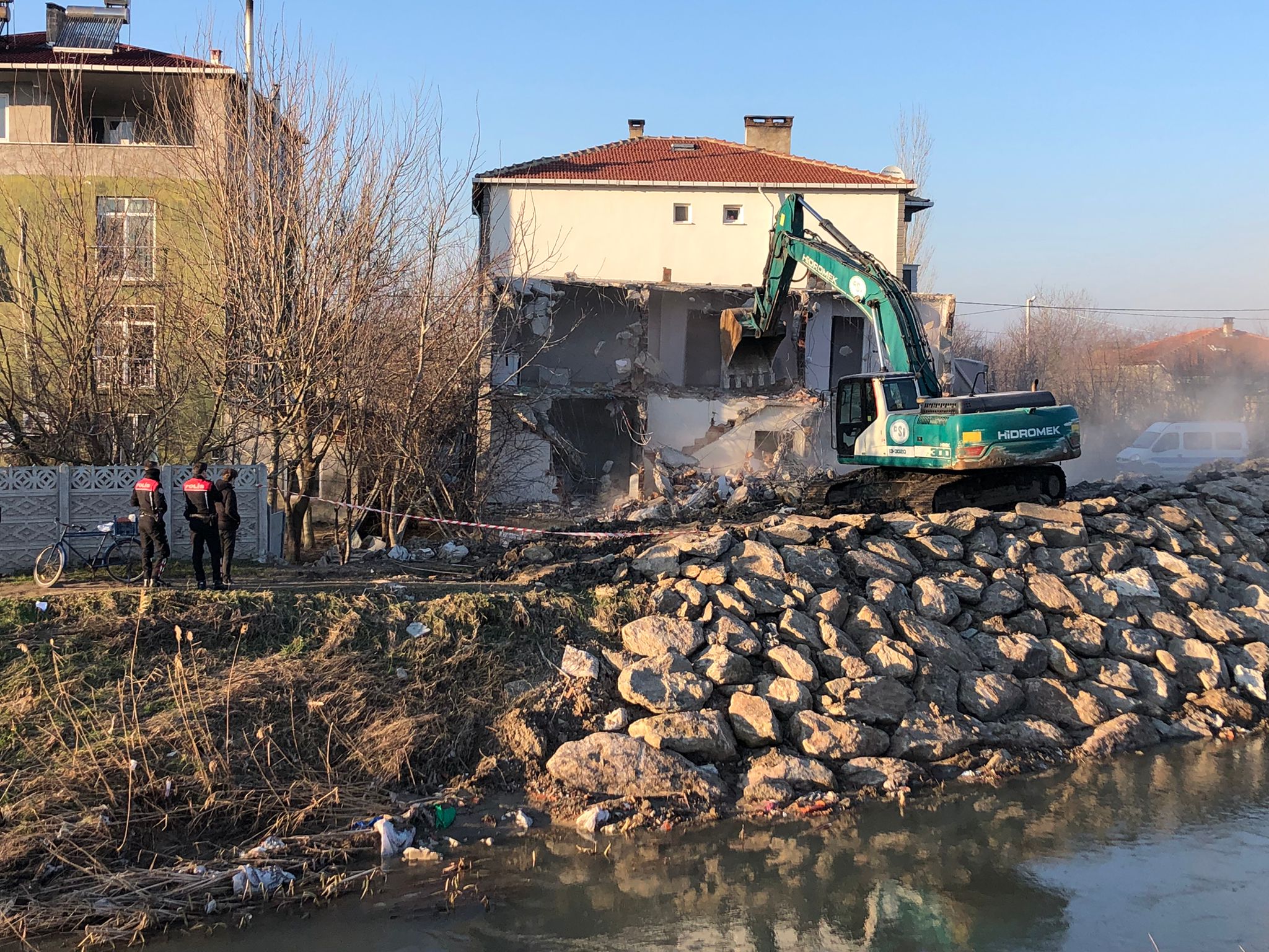 29.12.2021 tarihinde İlimizde meydana gelen sel felaketinden etkilenen konut binası yıkılmıştır.