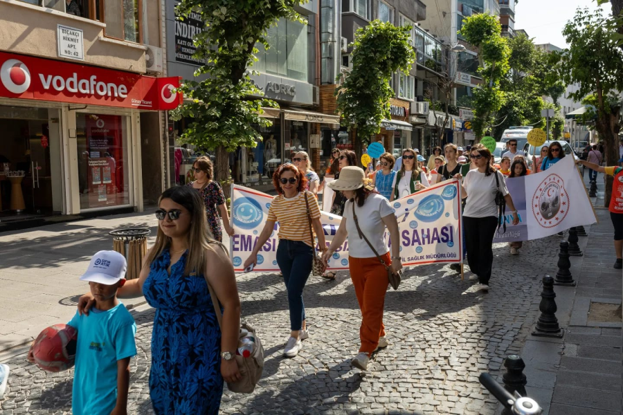 5 HAZİRAN DÜNYA ÇEVRE GÜNÜ SEBEBİYLEVALİLİK MEYDANINDA ÇELENK KOYMA TÖRENİ GERÇEKLEŞTİRİLMİŞTİR