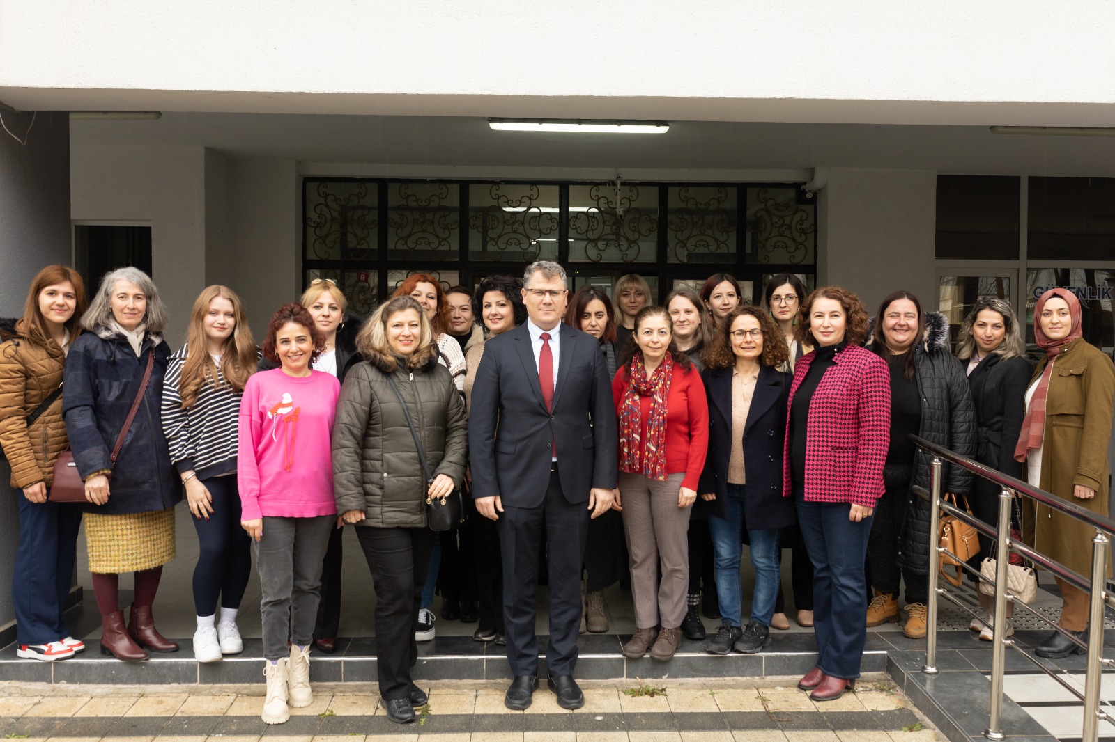 8 MART DÜNYA KADINLAR GÜNÜ KUTLU OLSUN