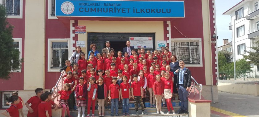 SIFIR ATIK PROJESİ KAPSAMINDA BABAESKİ CUMHURİYET İLKOKULU ÖĞRENCİLERİNE ÇEVRE VE SIFIR ATIK KONULU SUNUM YAPILDI