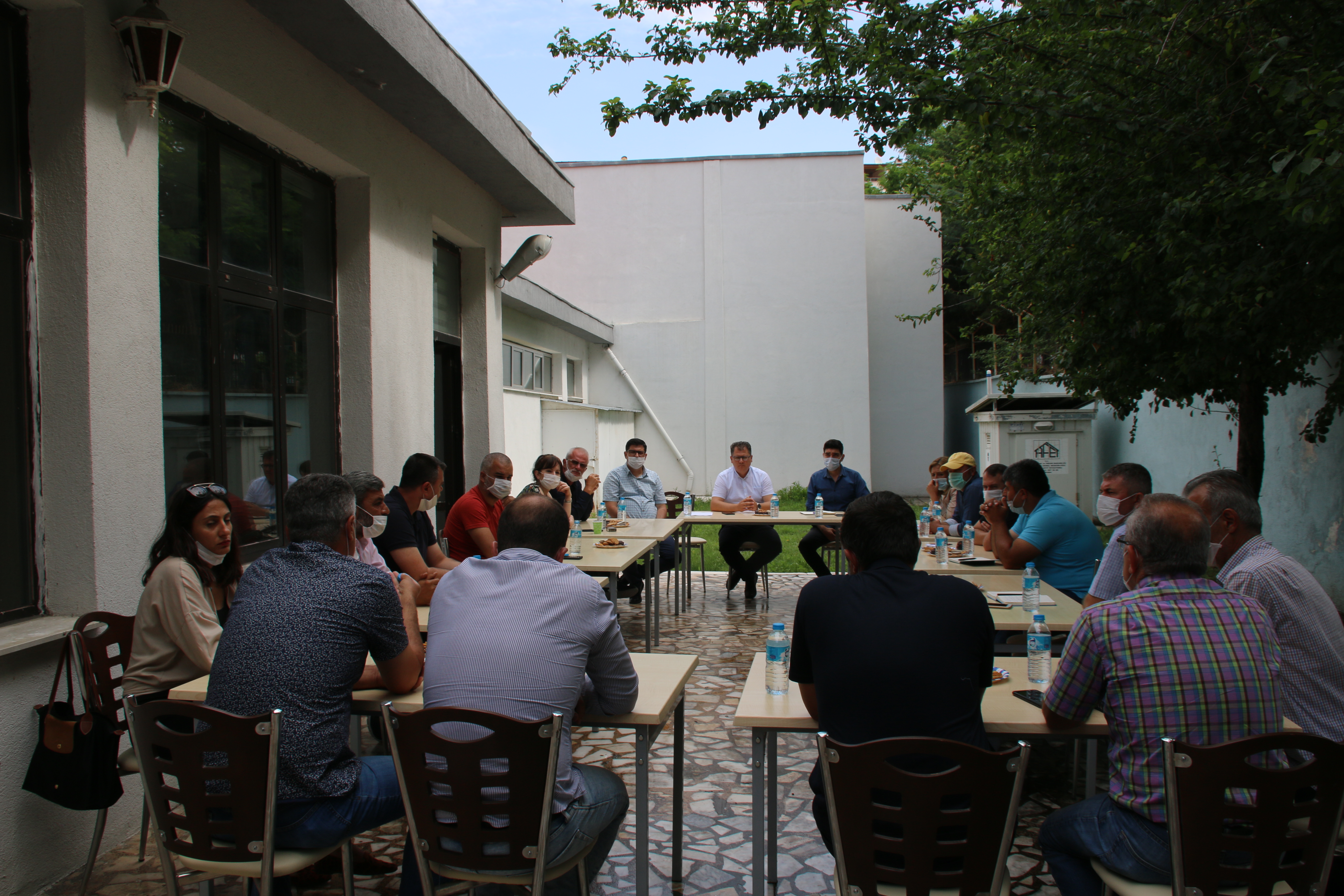 İlimizde hayvan atıklarının bertarafına ilişkin çiftlik sahipleri ile İl Müdürlüğümüzde toplantı gerçekleştirildi.