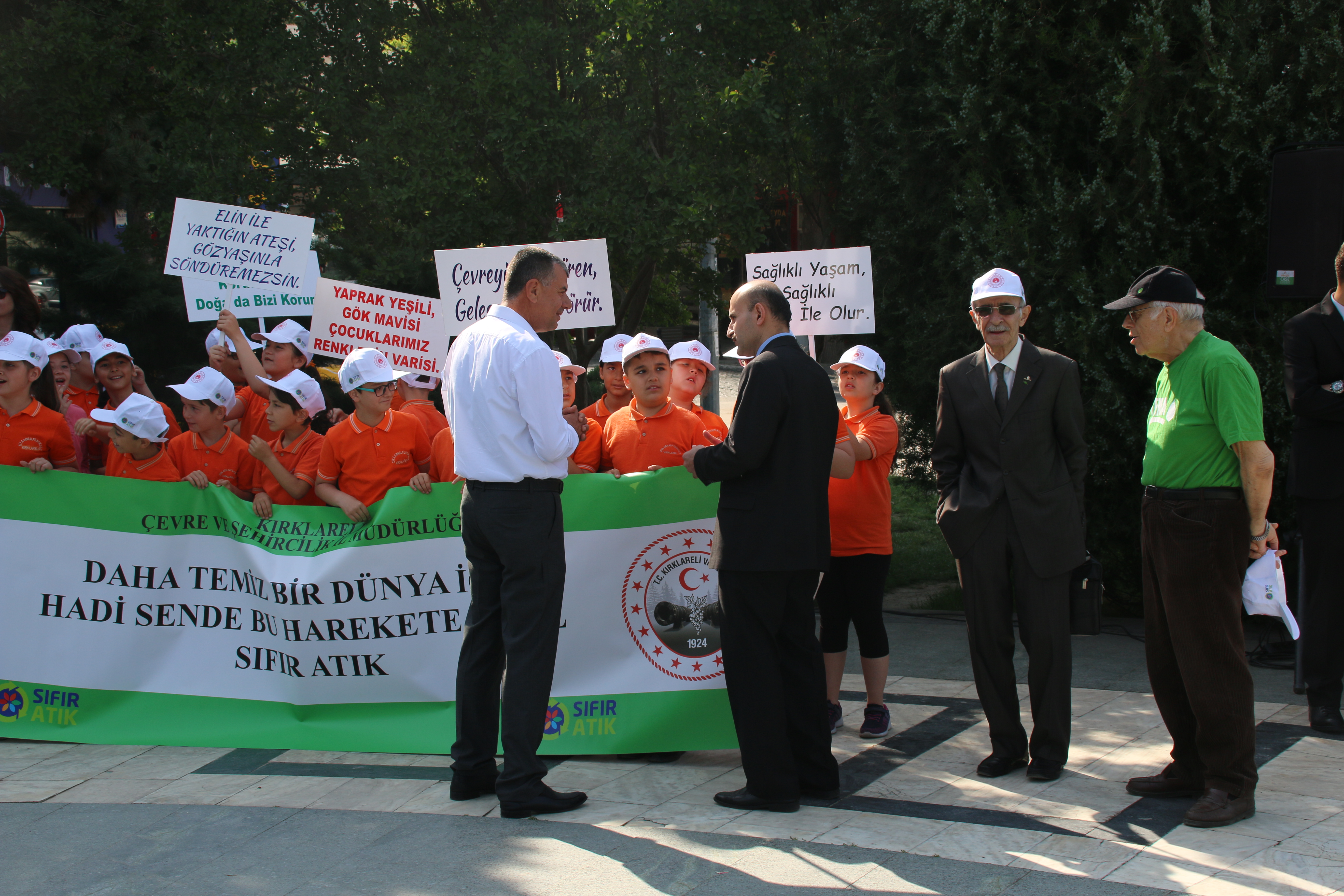 KIRKLARELİ ÖZGÜRLÜK VE DEMOKRASİ MEYDANINDA İL MÜDÜRLÜĞÜMÜZCE DÜNYA ÇEVRE GÜNÜ KUTLAMALARI YAPILMIŞTIR