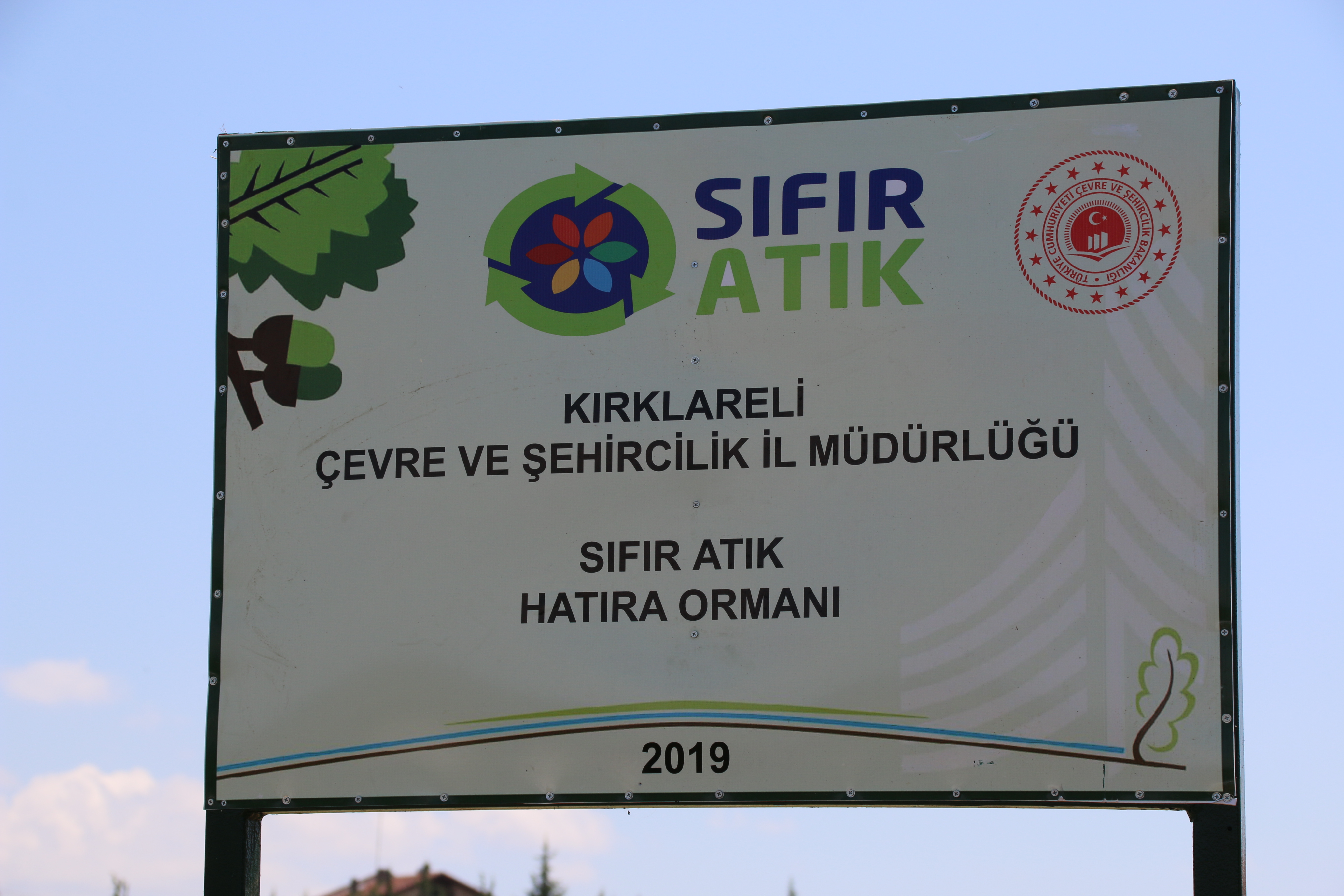 KIRKLARELİ ÇEVRE VE ŞEHİRCİLİK İL MÜDÜRLÜĞÜ SIFIR ATIK HATIRA ORMANINA FİDAN DİKİMİ YAPILMIŞTIR